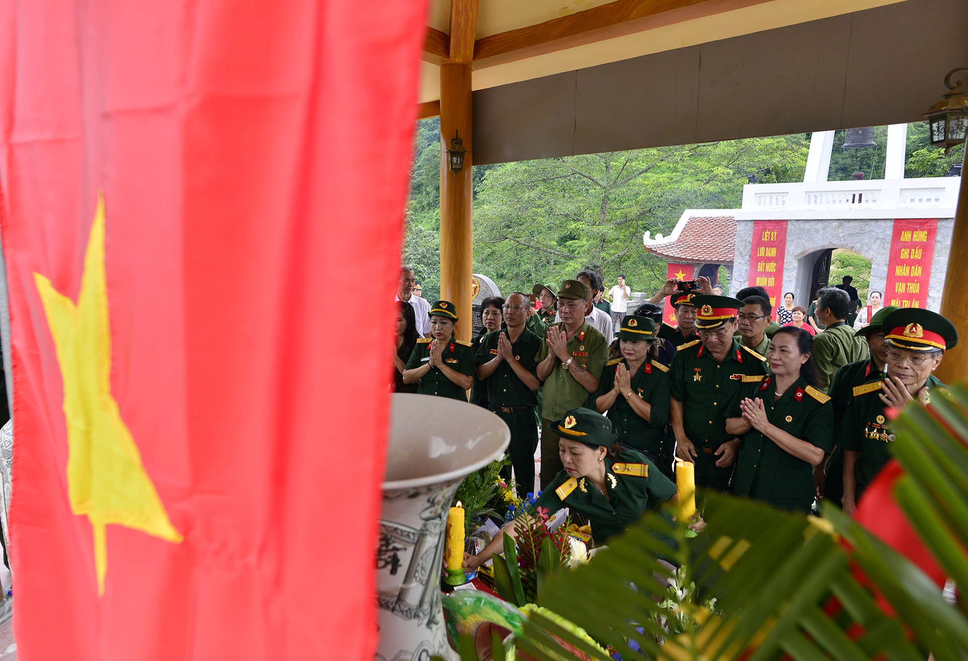 Doi mua tham dong doi tai chien truong Vi Xuyen anh 6