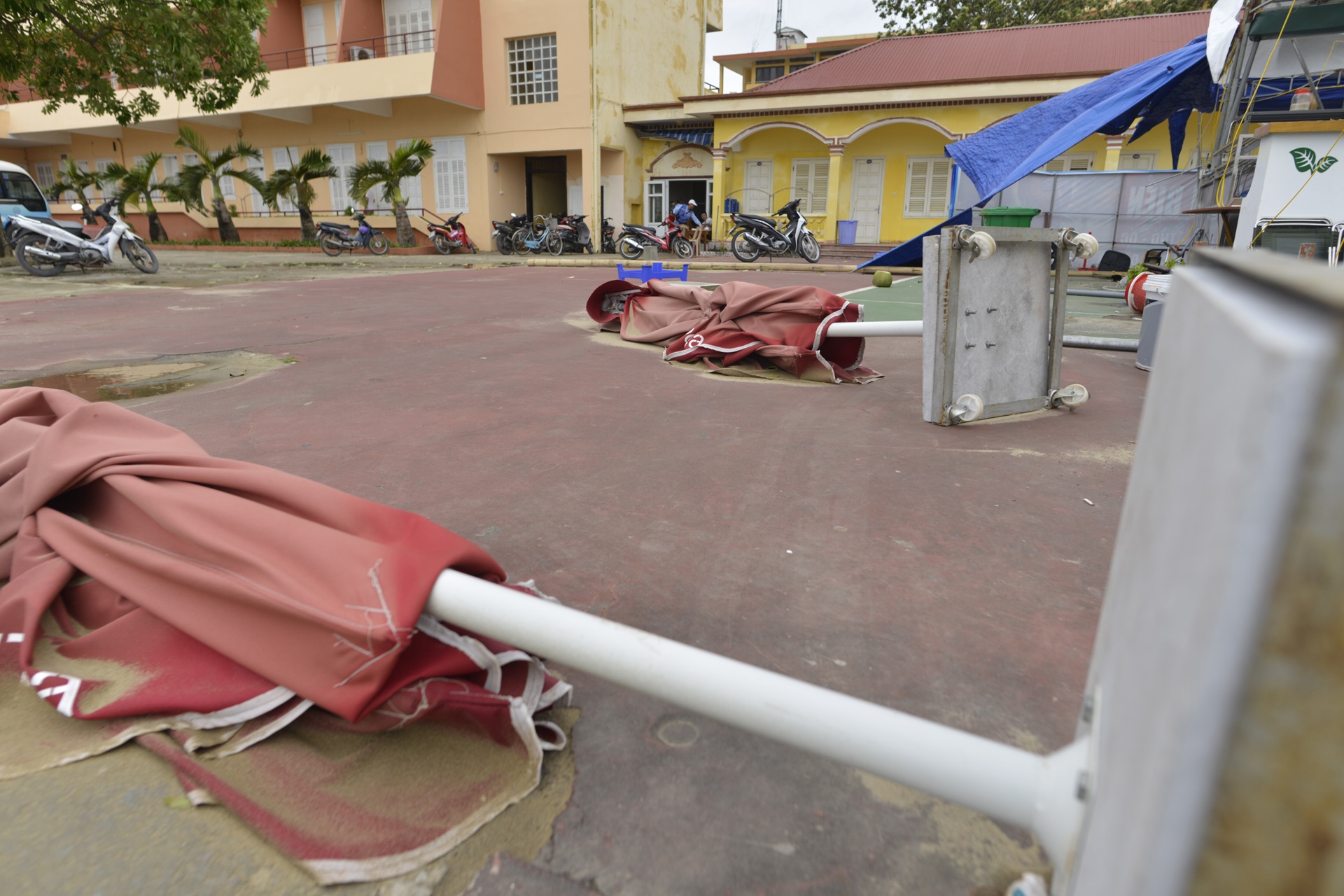 Sam Son tan hoang sau bao so 2 anh 10