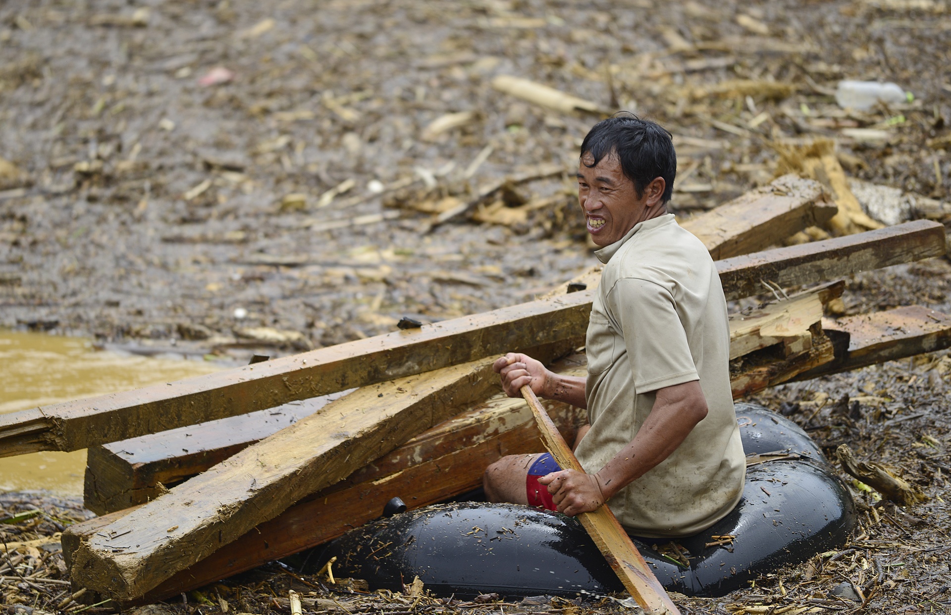 mot cui tren ho thuy dien sau lu quet anh 3