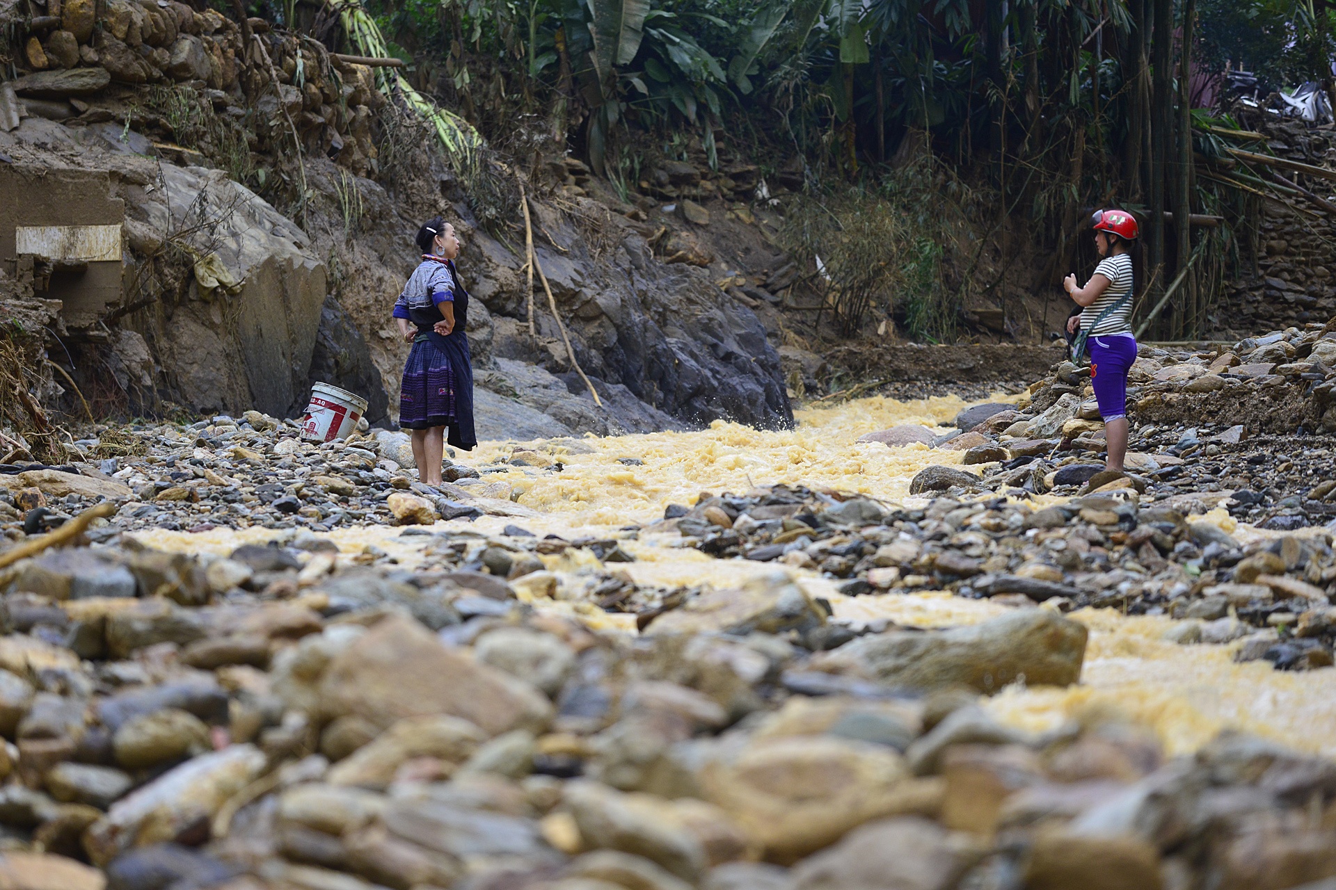 hinh anh noi ron lu mu cang chai anh 4