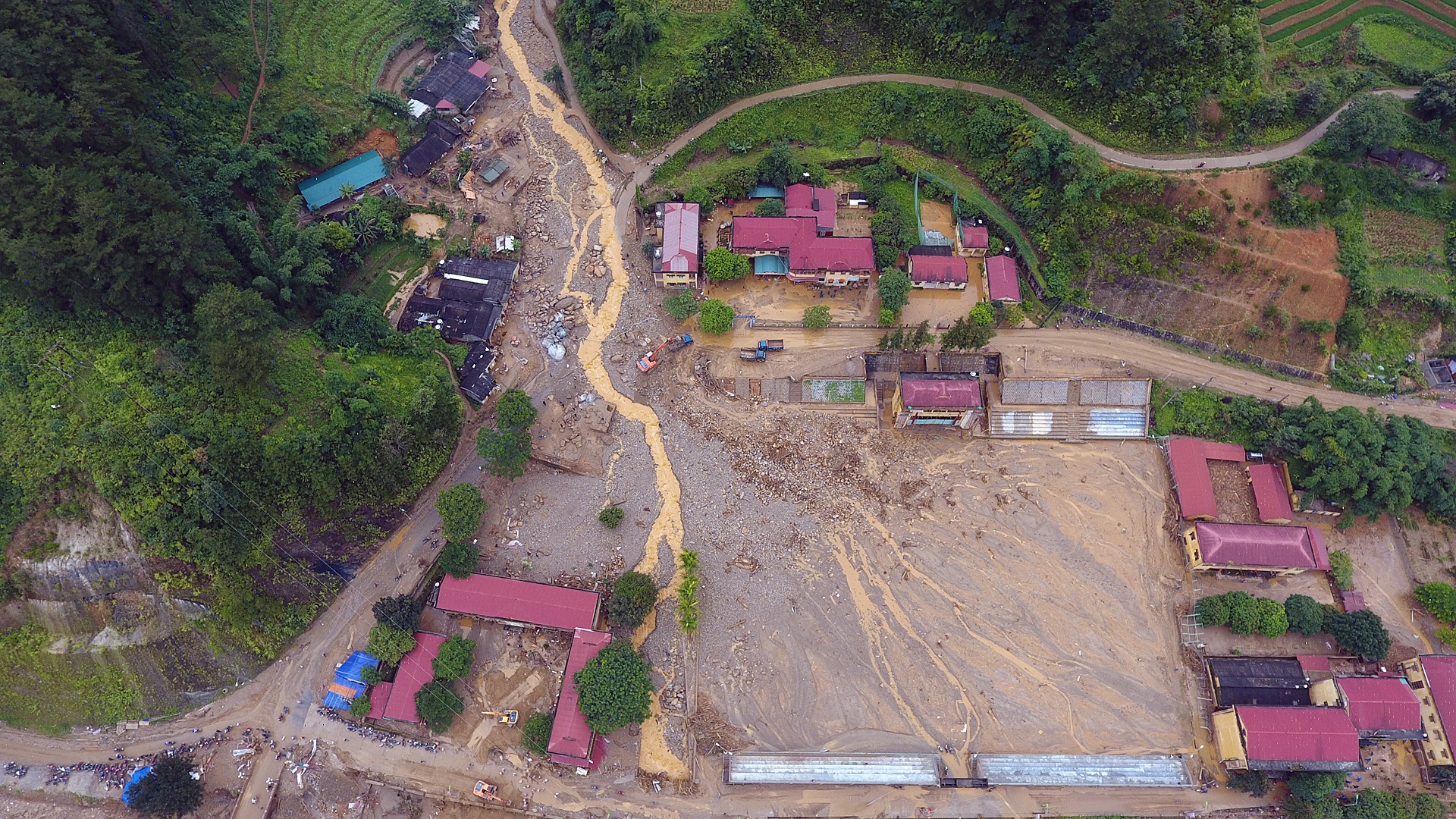 hinh anh noi ron lu mu cang chai anh 1