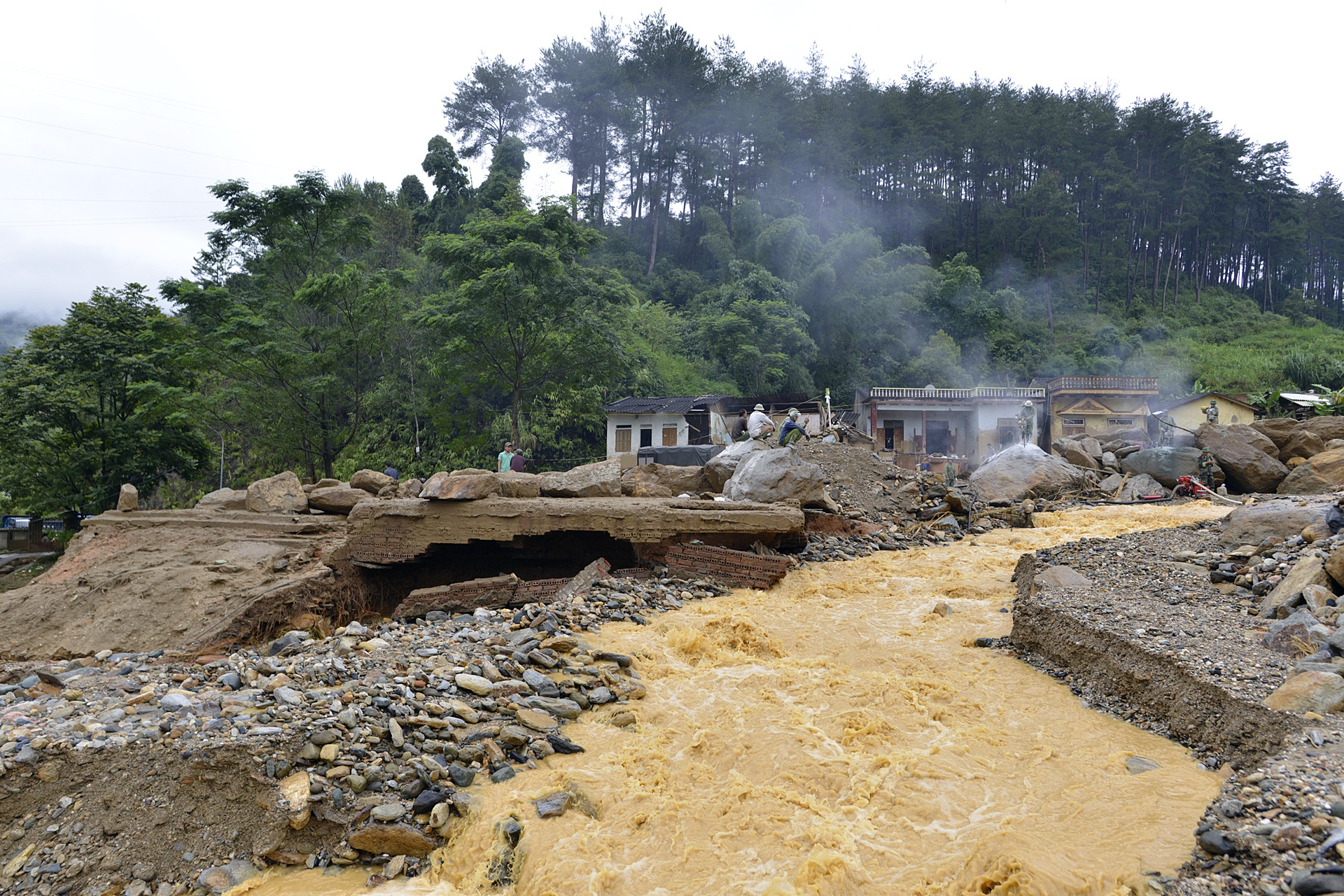 hinh anh noi ron lu mu cang chai anh 14