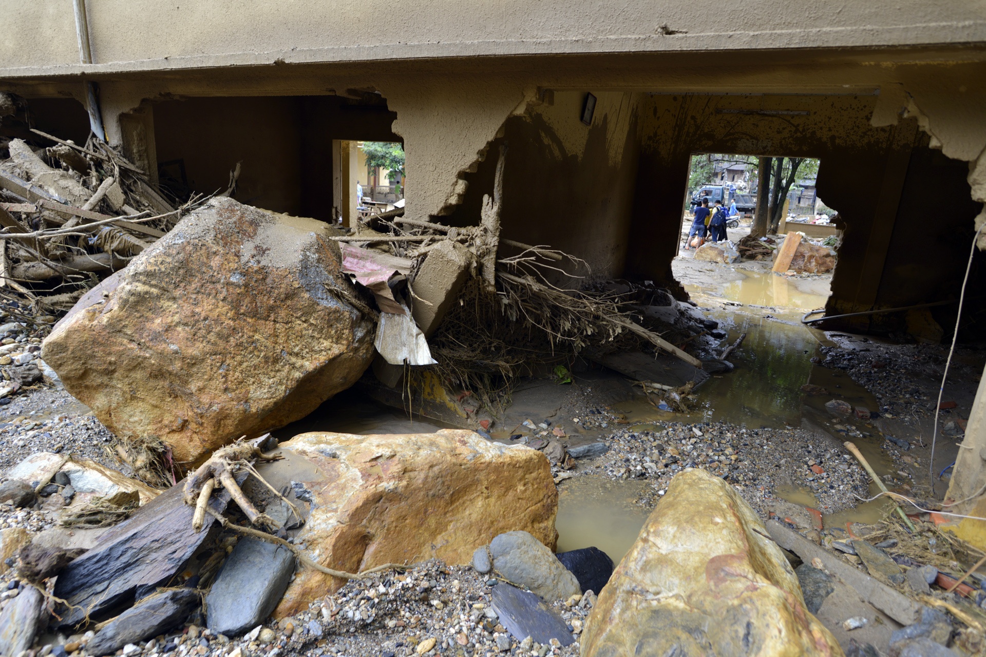 hinh anh noi ron lu mu cang chai anh 15