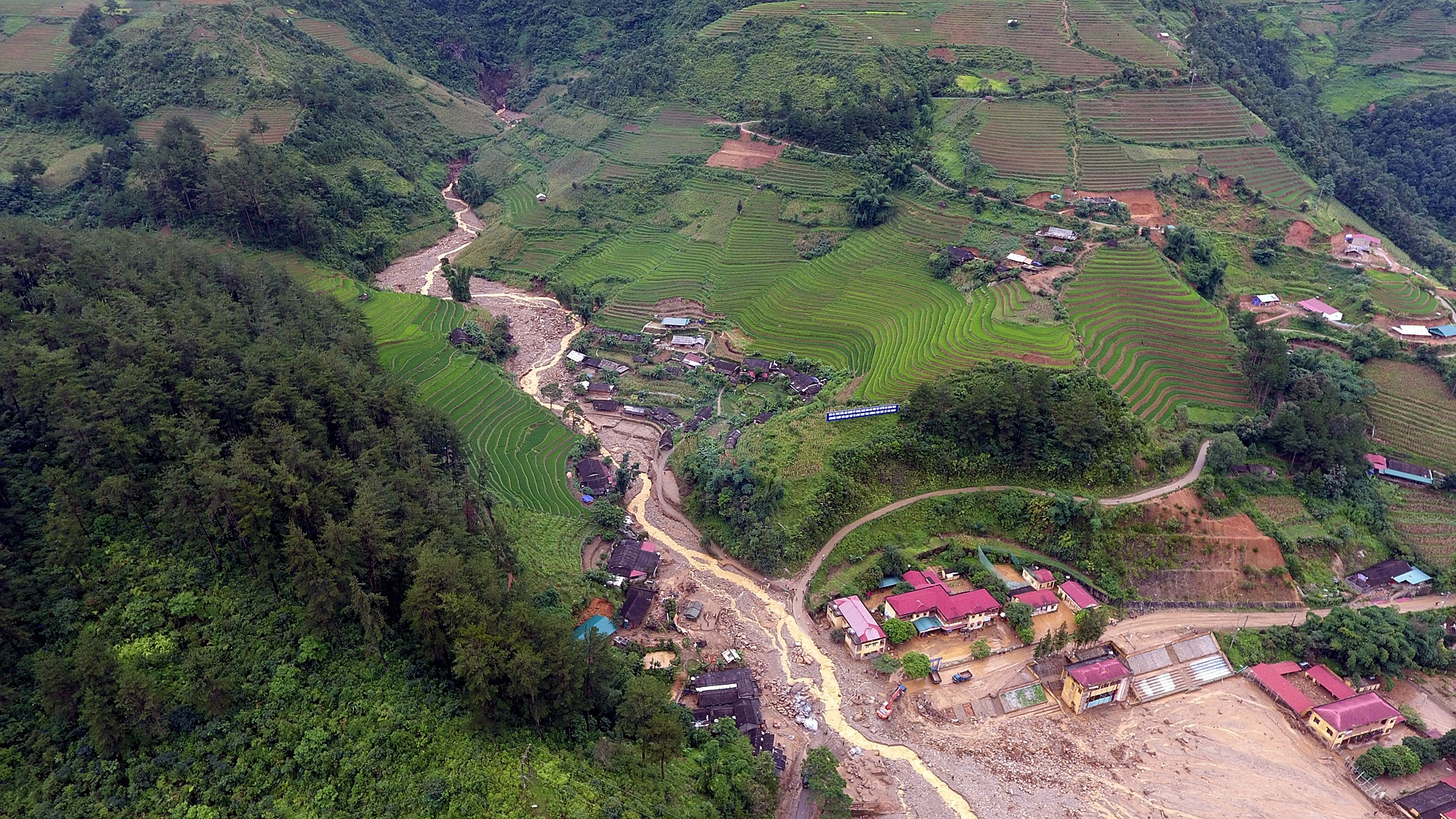 hinh anh noi ron lu mu cang chai anh 2