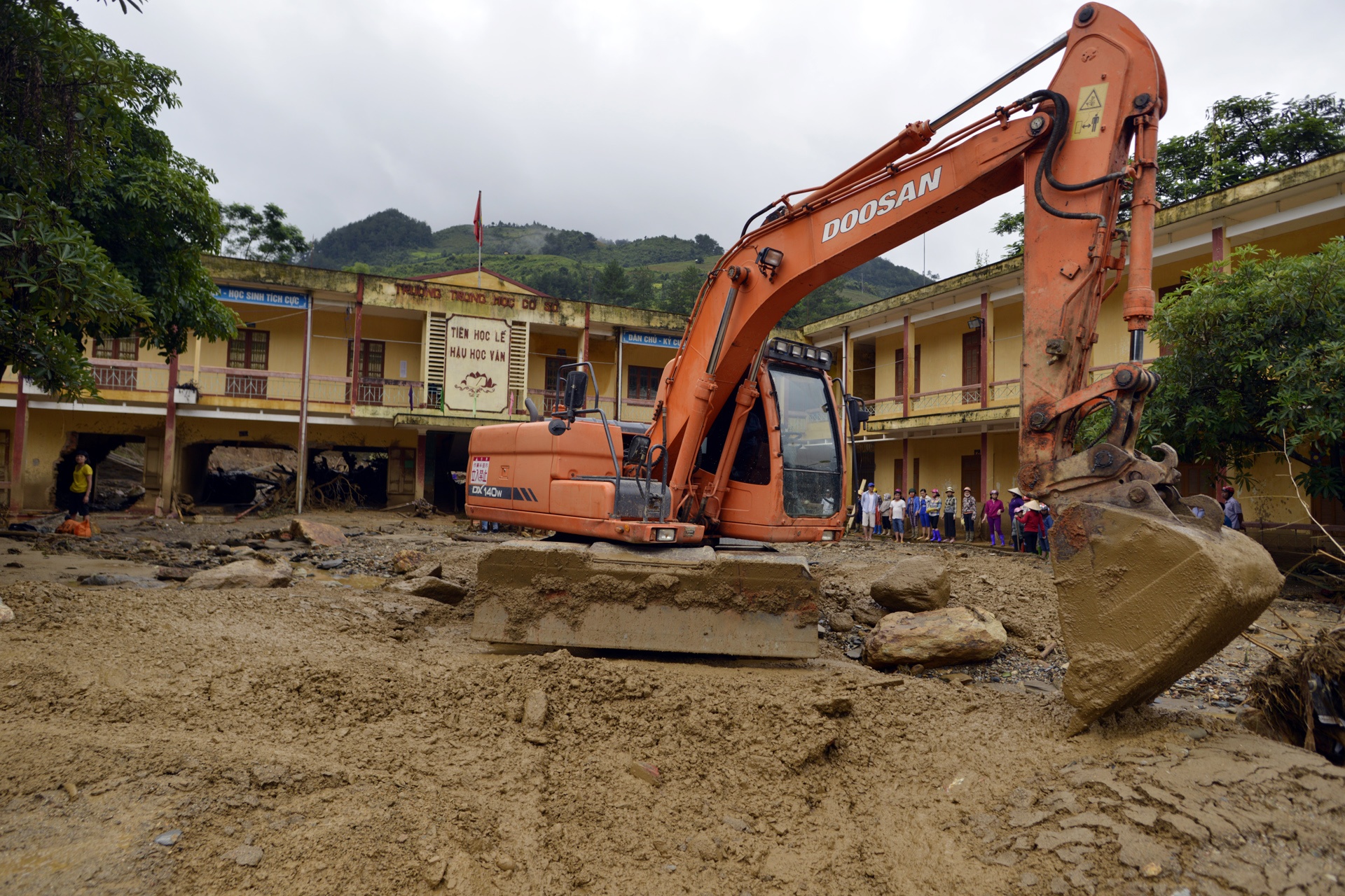 hinh anh noi ron lu mu cang chai anh 8