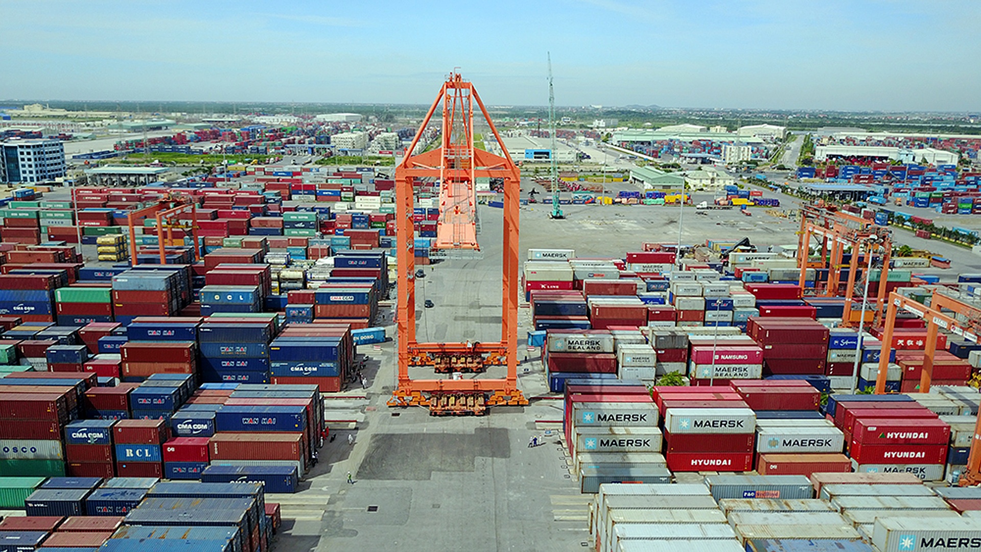 di chuyen can cau nang 700 tan o cang Tan Vu anh 3