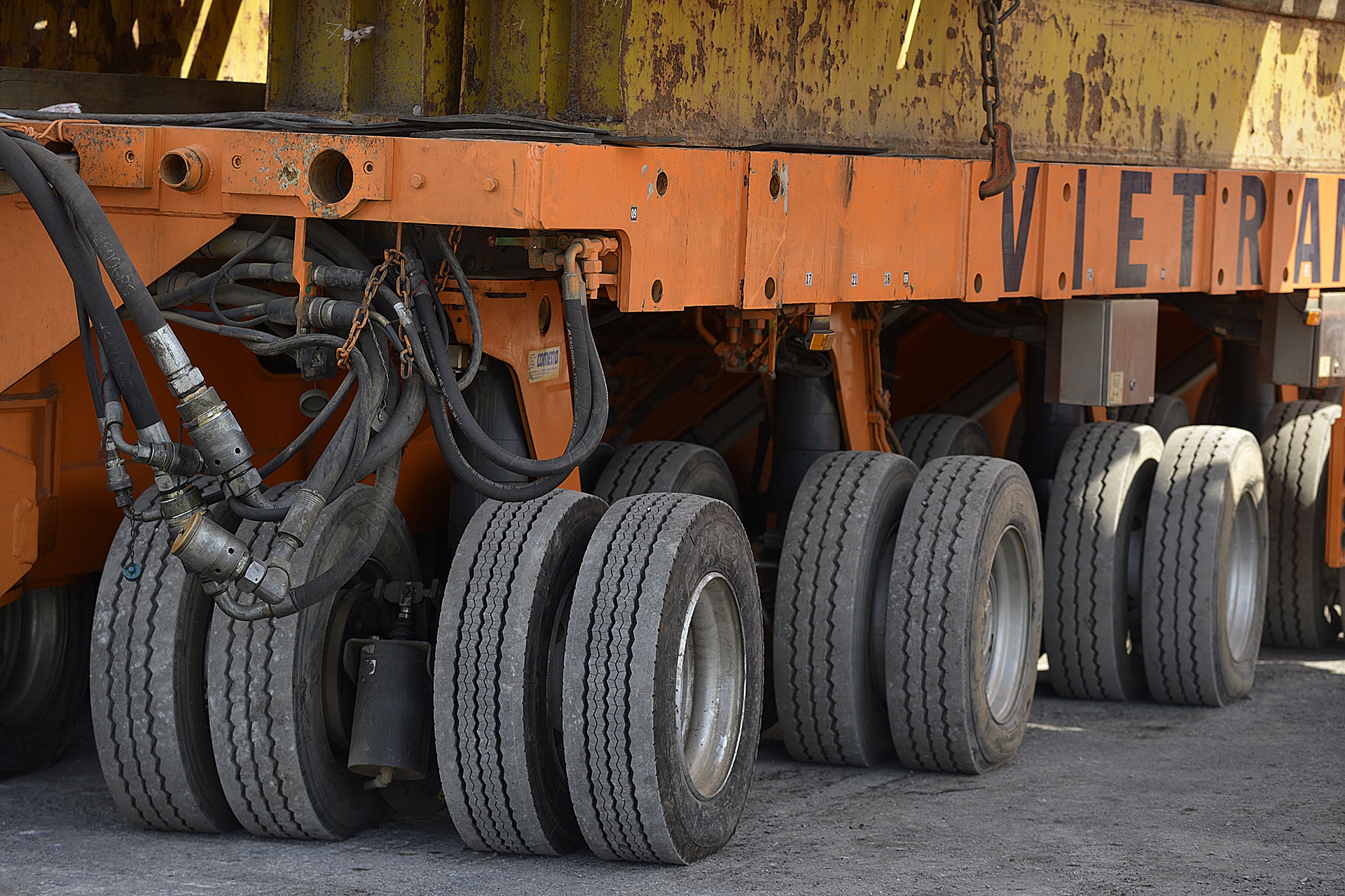 di chuyen can cau nang 700 tan o cang Tan Vu anh 7