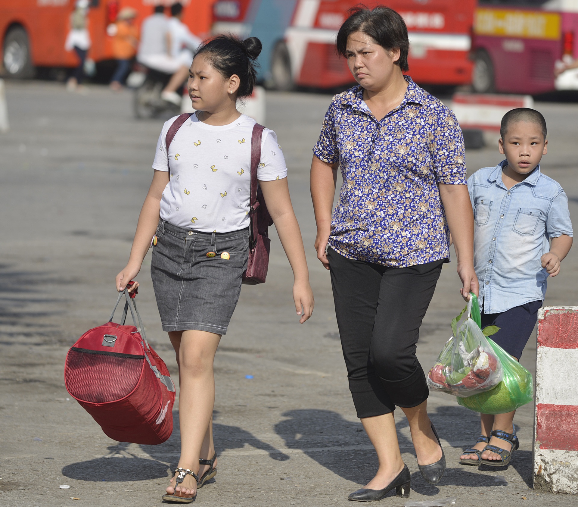Duong pho un tac,  ben xe dong nghit ngay nghi le anh 11