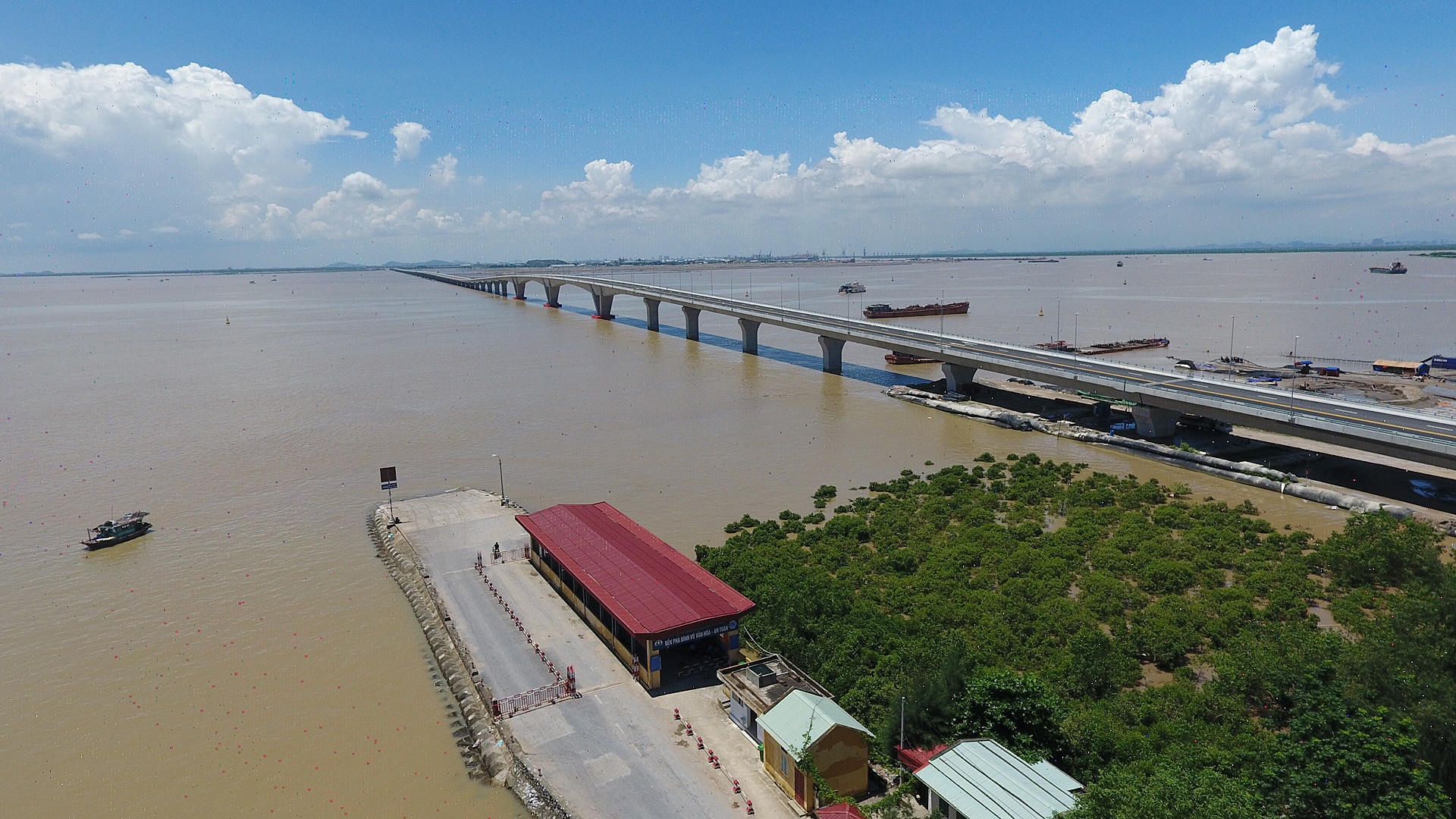 Cau vuot bien dai nhat Viet Nam anh 14