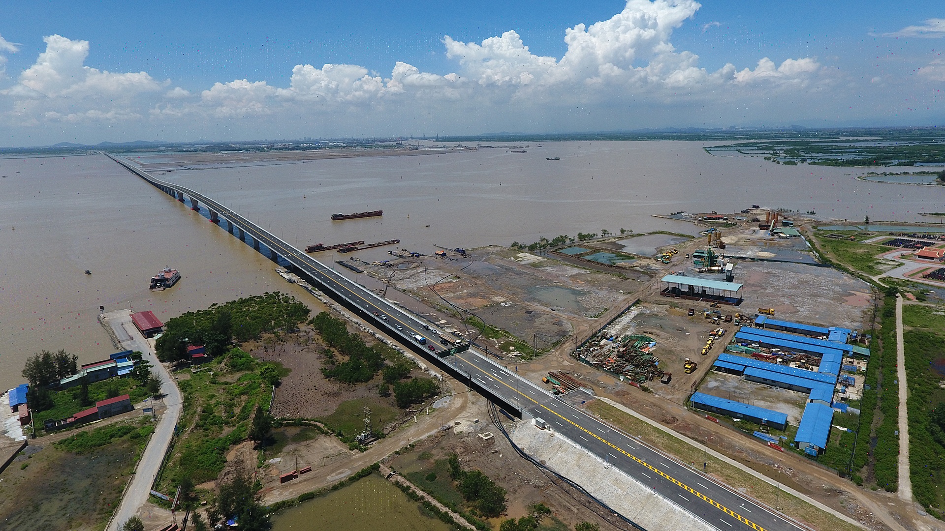 Cau vuot bien dai nhat Viet Nam anh 1