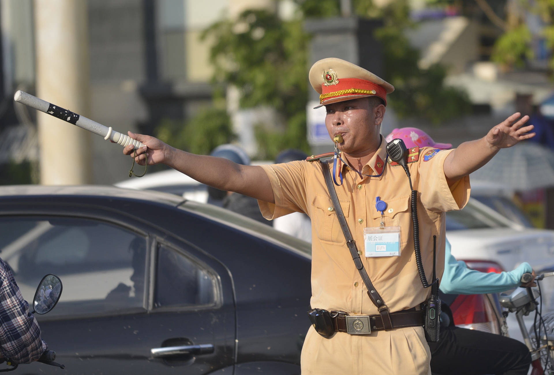 Duong pho un tac,  ben xe dong nghit ngay nghi le anh 4