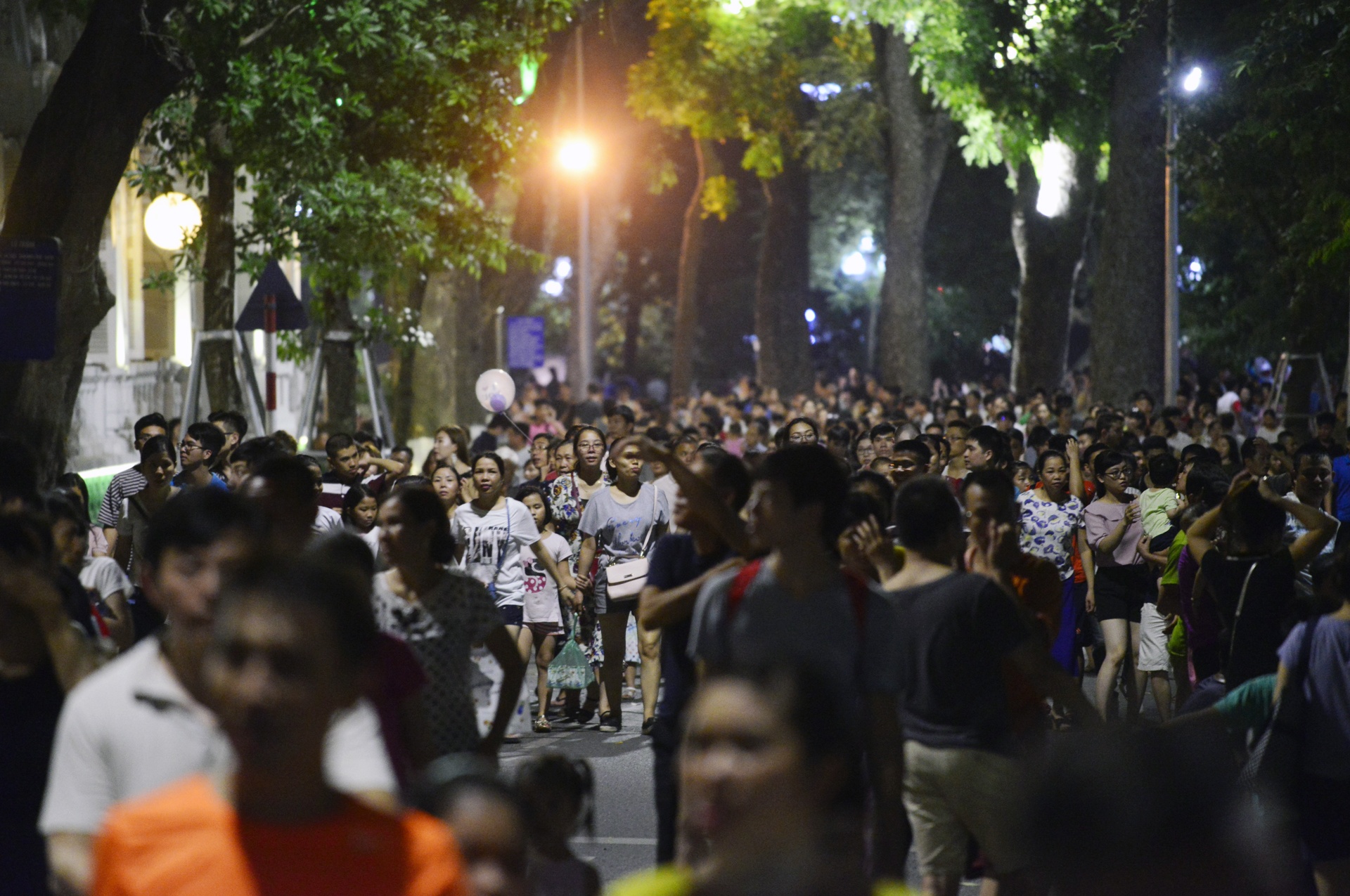 pho di bo dong duc ngay nghi le anh 5