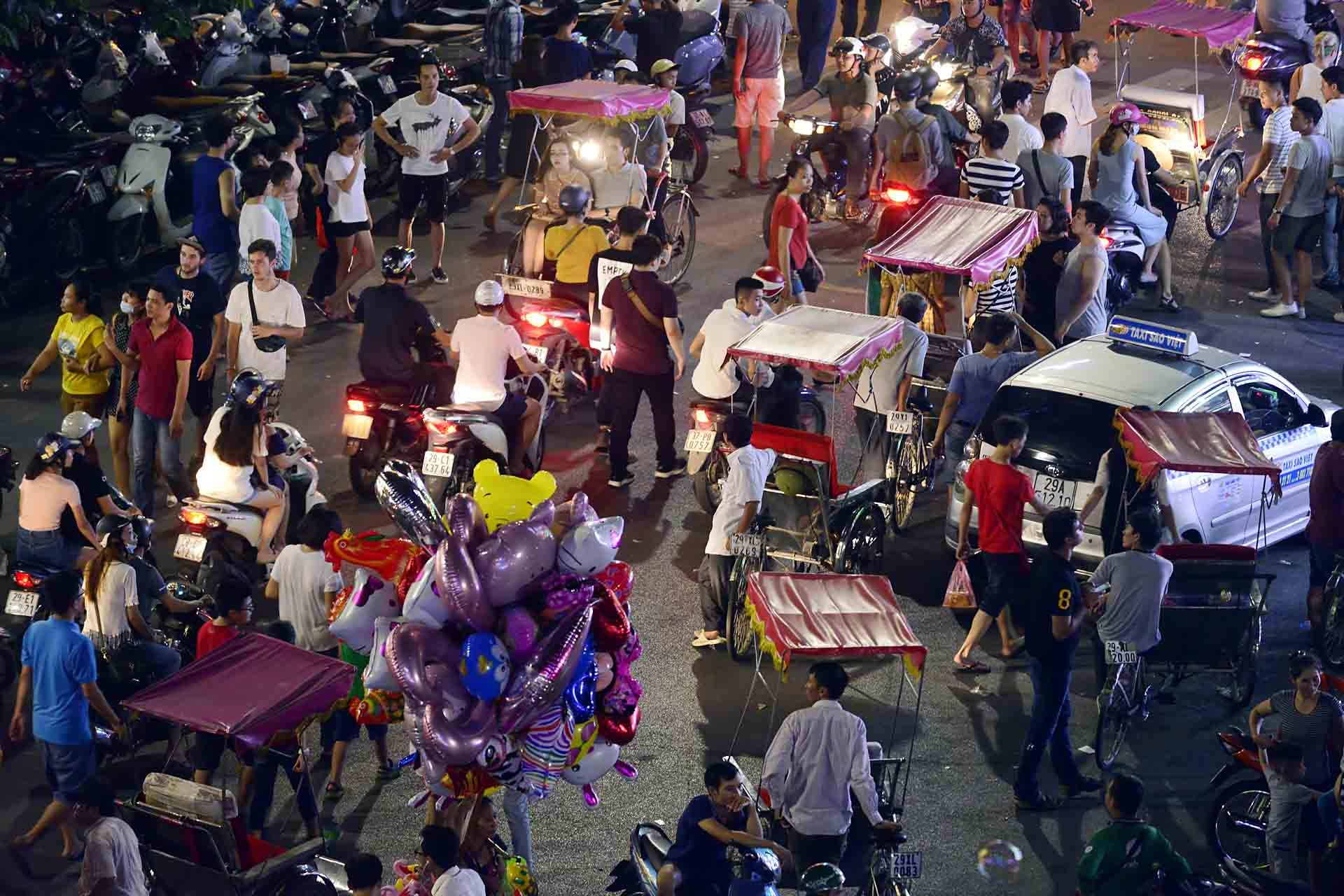 pho di bo dong duc ngay nghi le anh 7