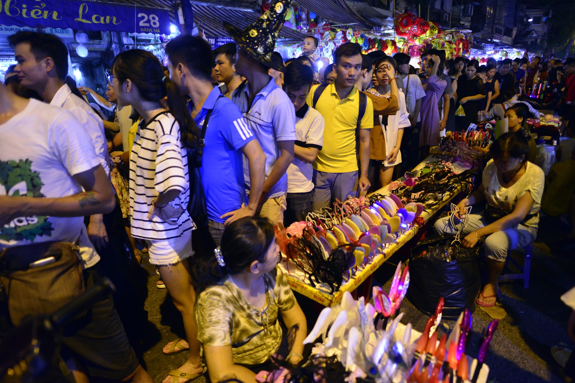 nguoi dan di choi Trung thu som anh 3