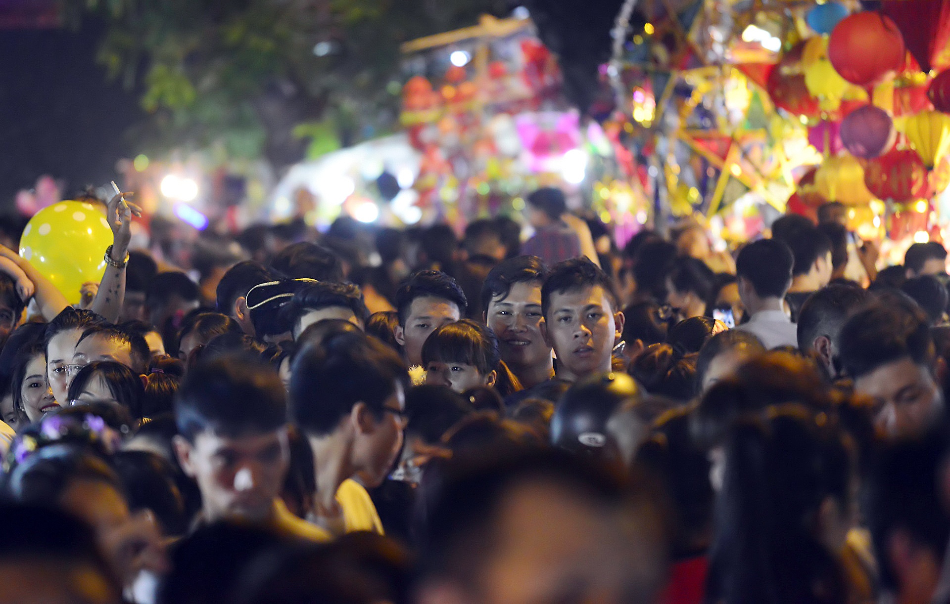 Cho Trung thu pho co dong nghet nguoi hinh anh