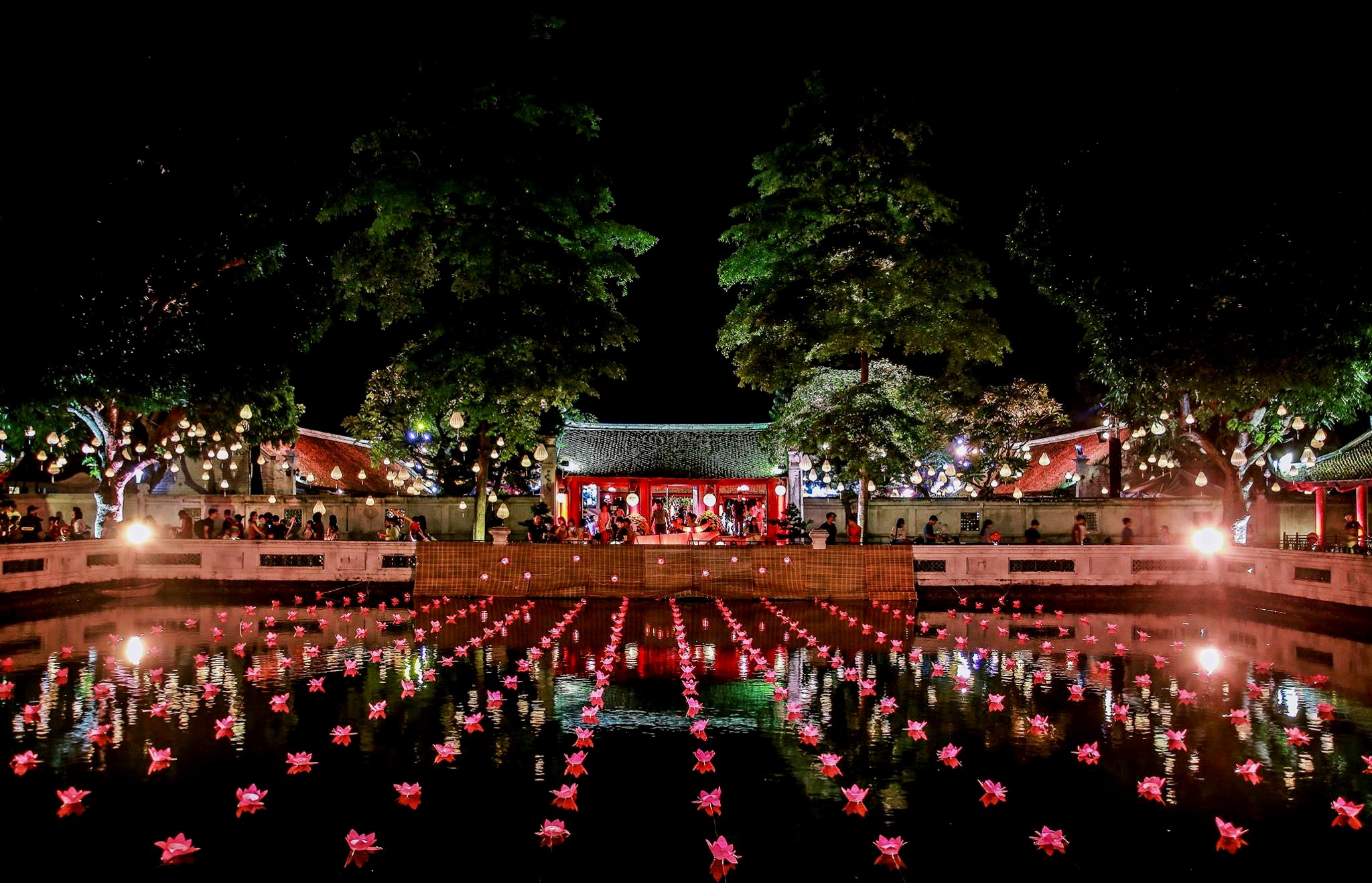 Van Mieu lung linh truoc dem trung thu anh 2