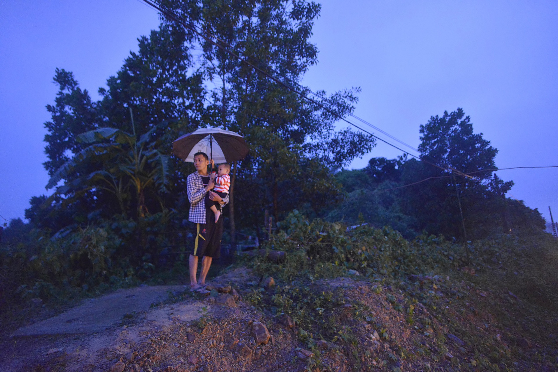 sat lo nghiem trong duong len Da Bac,  Hoa Binh anh 10