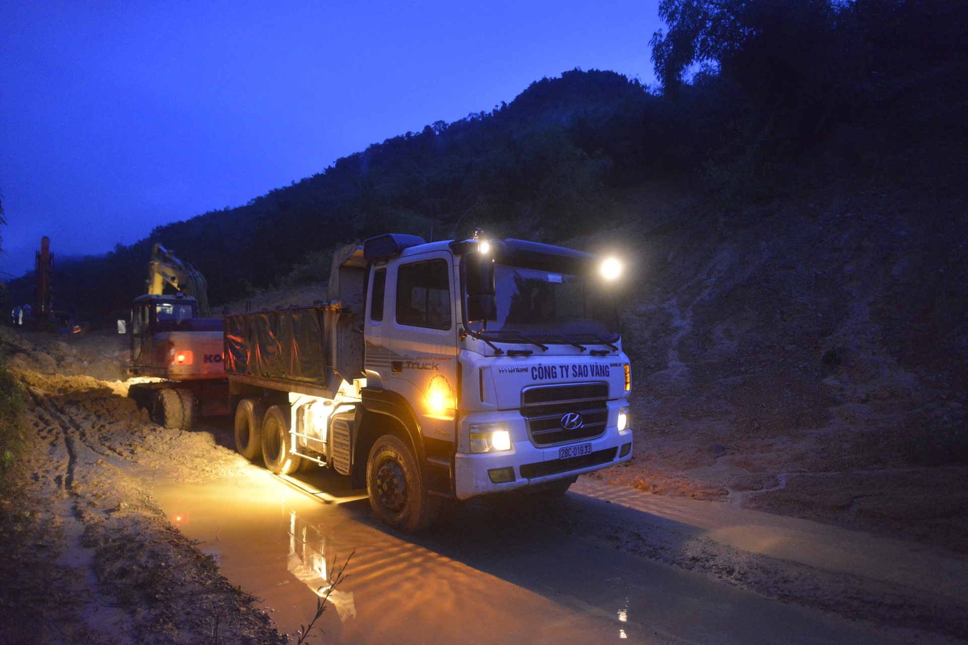 sat lo nghiem trong duong len Da Bac,  Hoa Binh anh 3