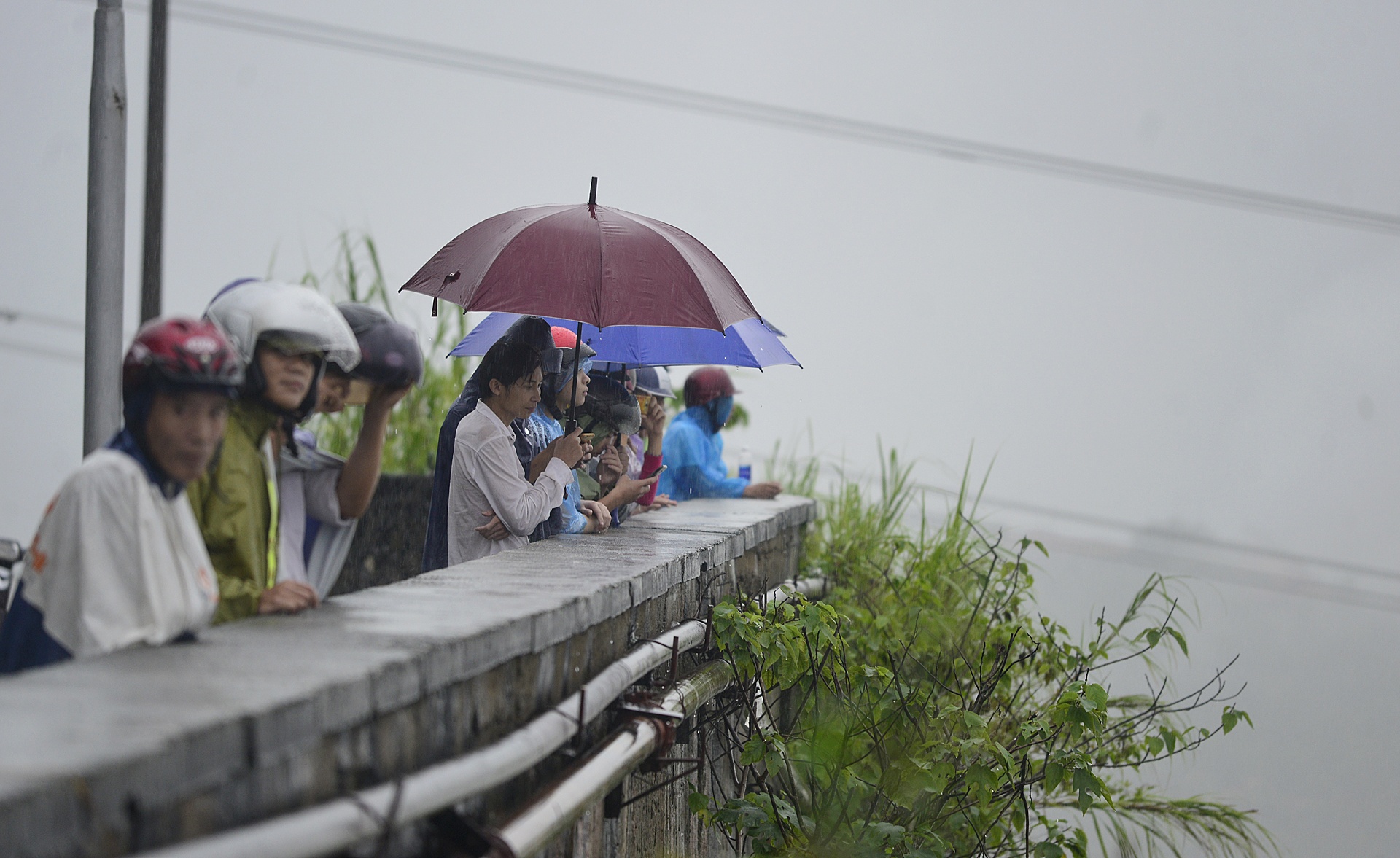 Xa lu ho thuy dien Hoa Binh anh 4