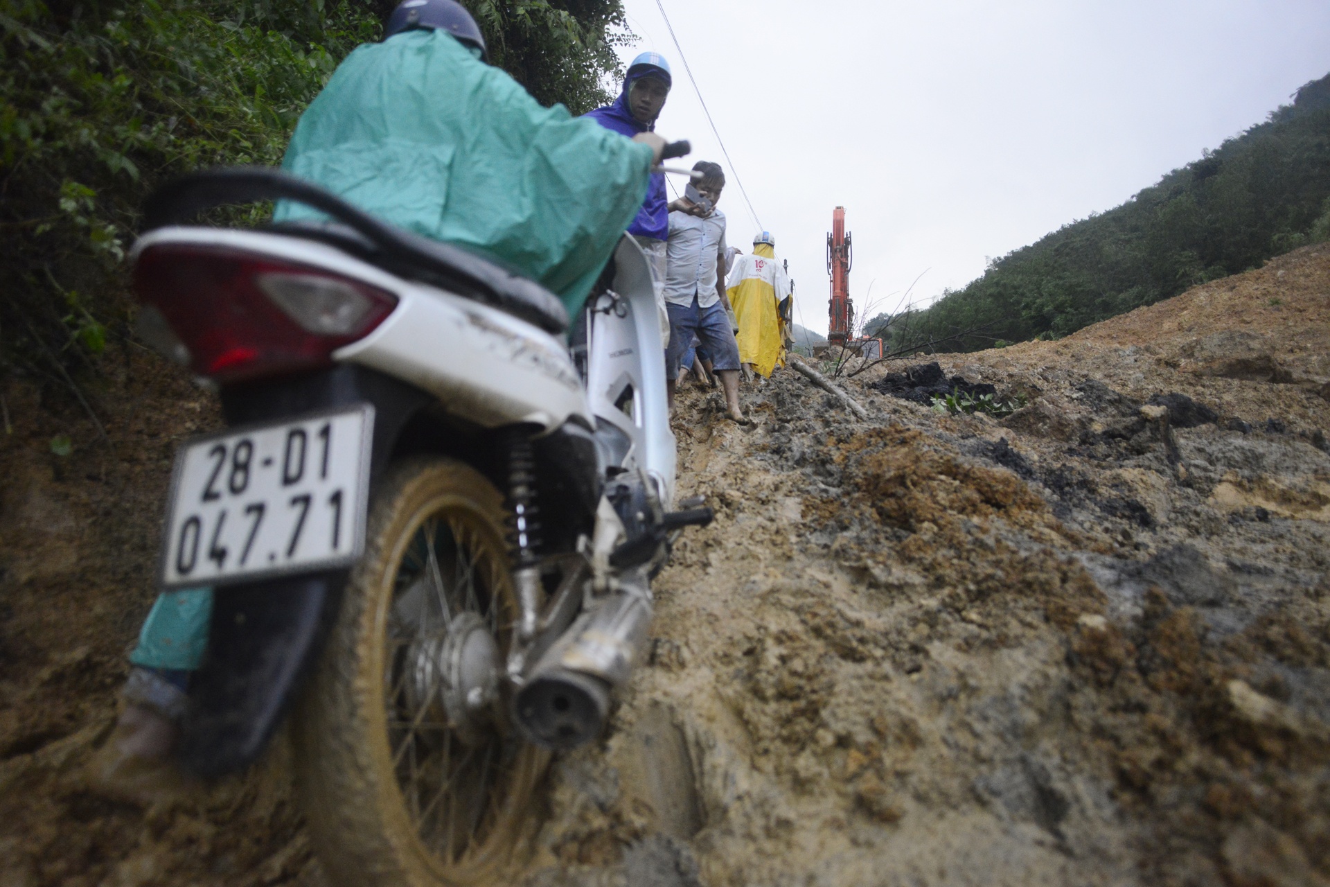 sat lo nghiem trong duong len Da Bac,  Hoa Binh anh 4
