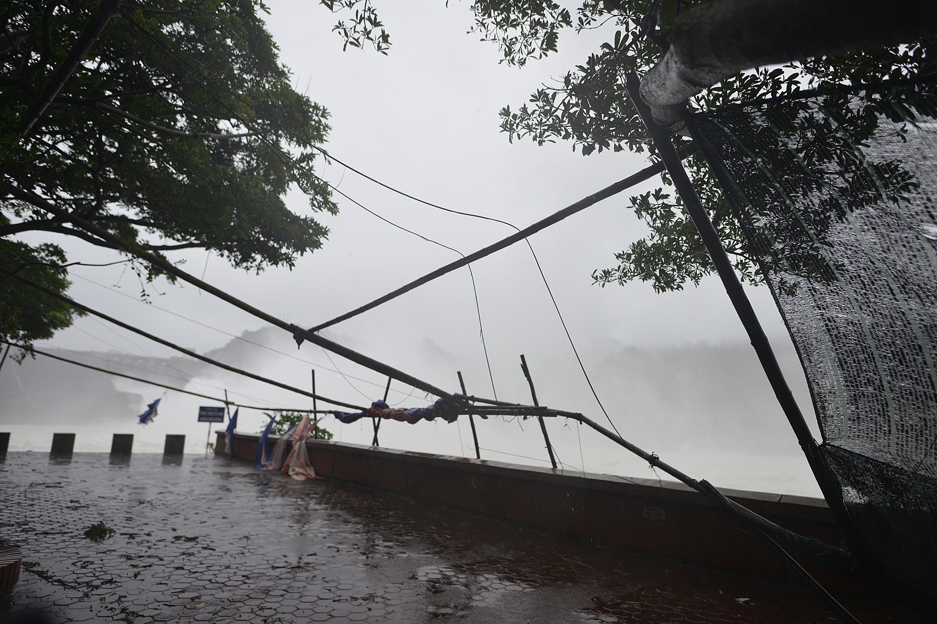 Xa lu ho thuy dien Hoa Binh anh 5