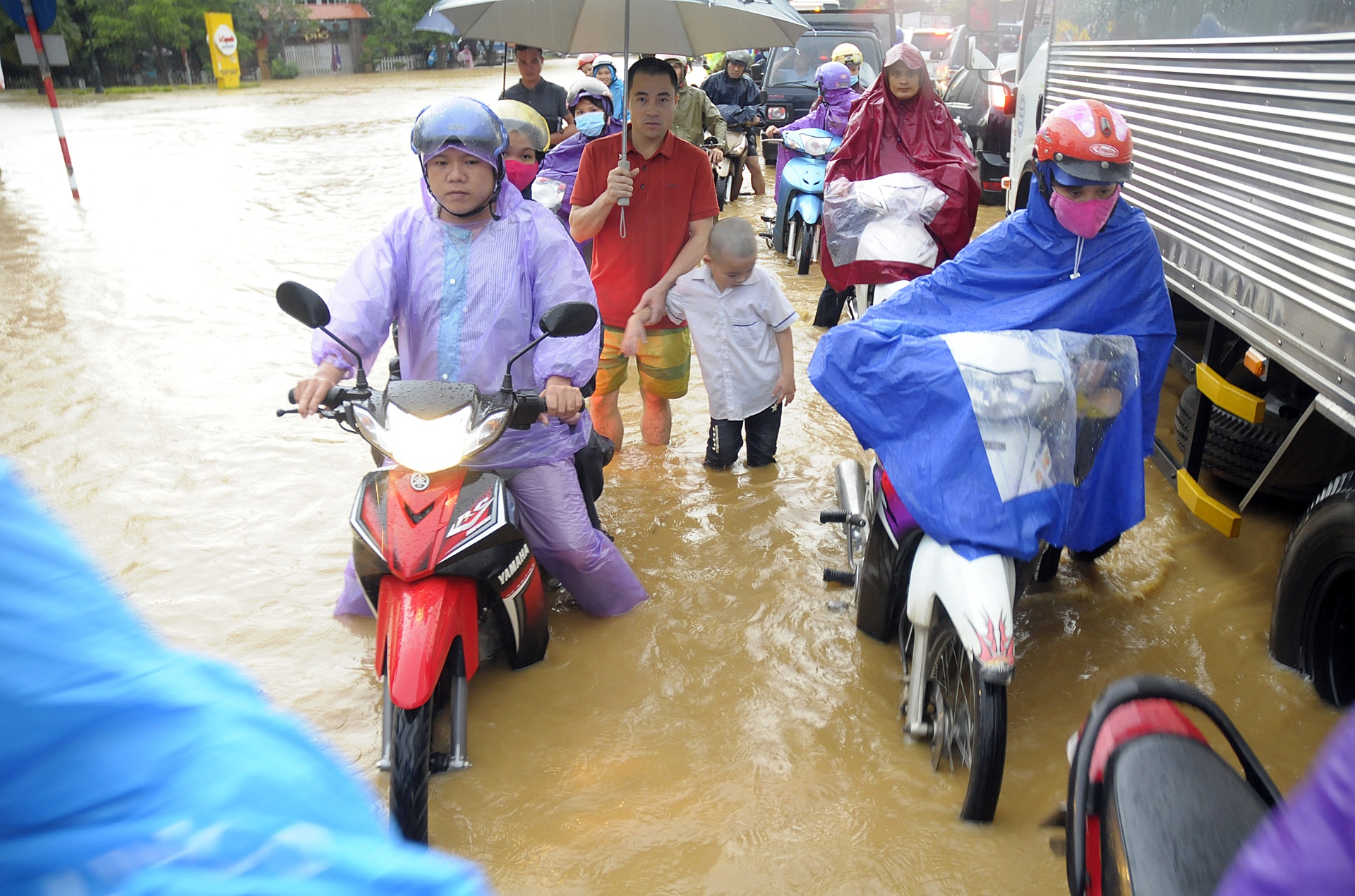 Un tac nhieu gio tai quoc lo 6 anh 5