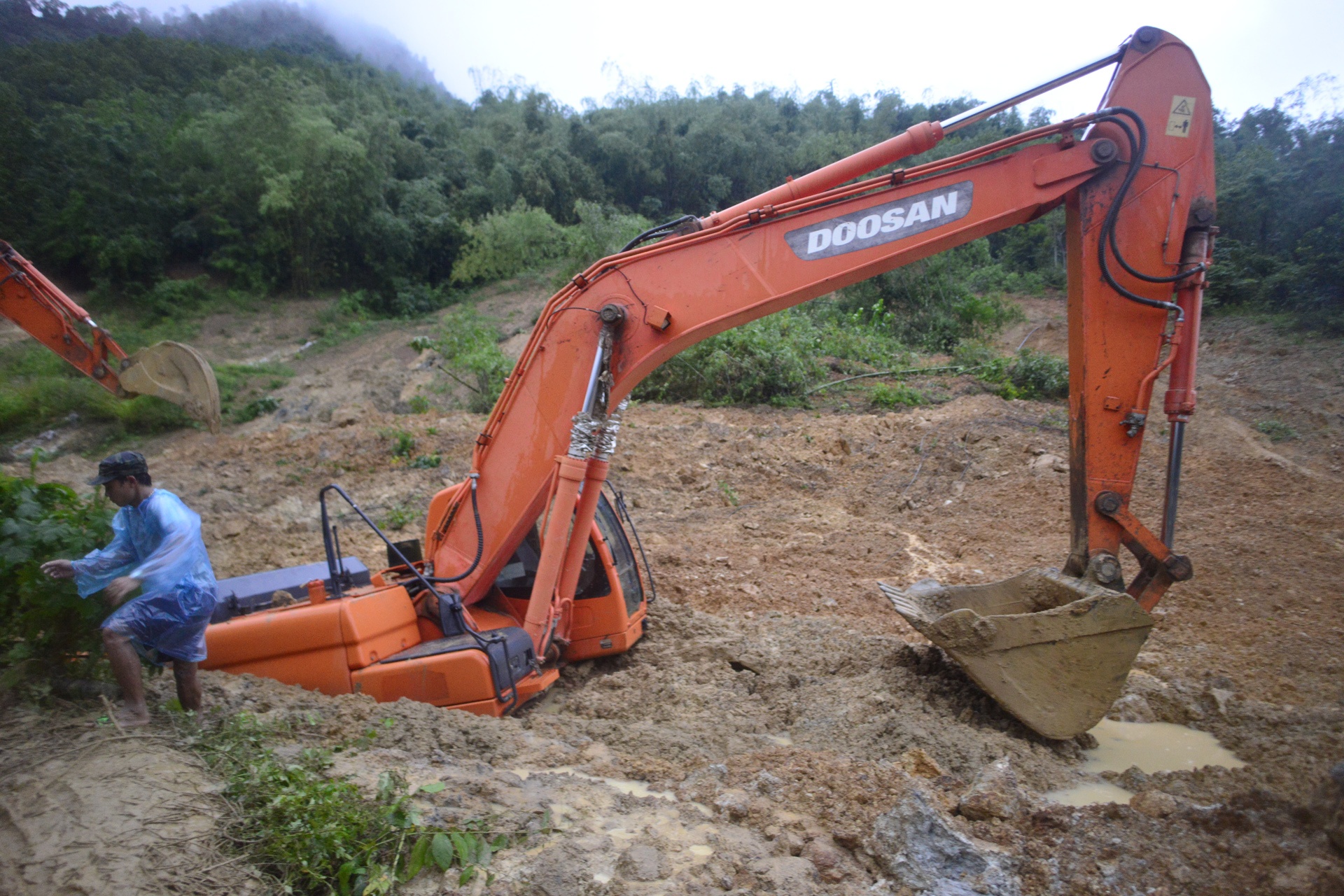 sat lo nghiem trong duong len Da Bac,  Hoa Binh anh 6