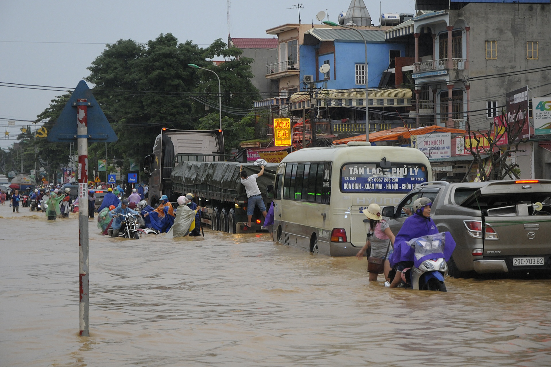 Un tac nhieu gio tai quoc lo 6 anh 8