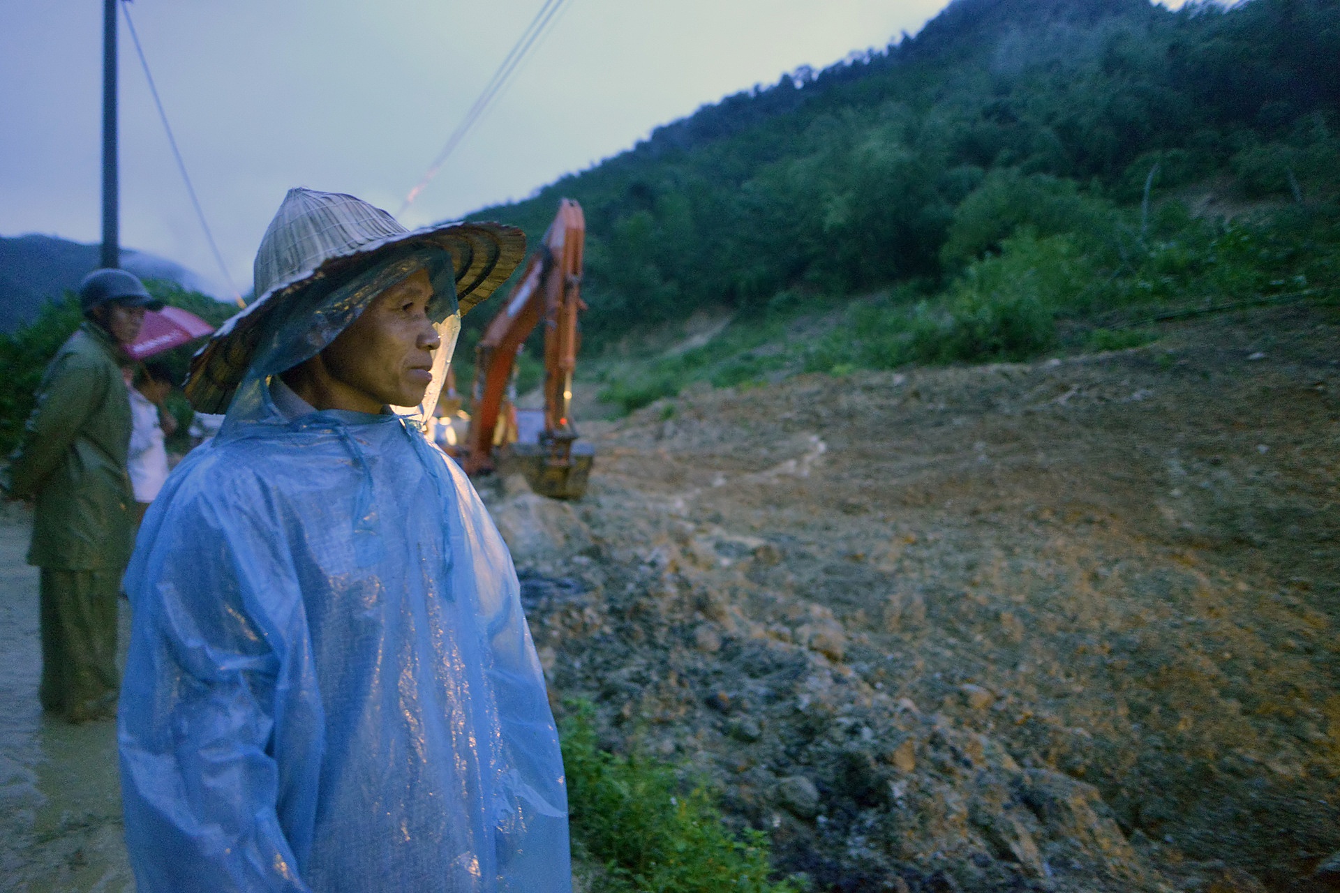 sat lo nghiem trong duong len Da Bac,  Hoa Binh anh 9