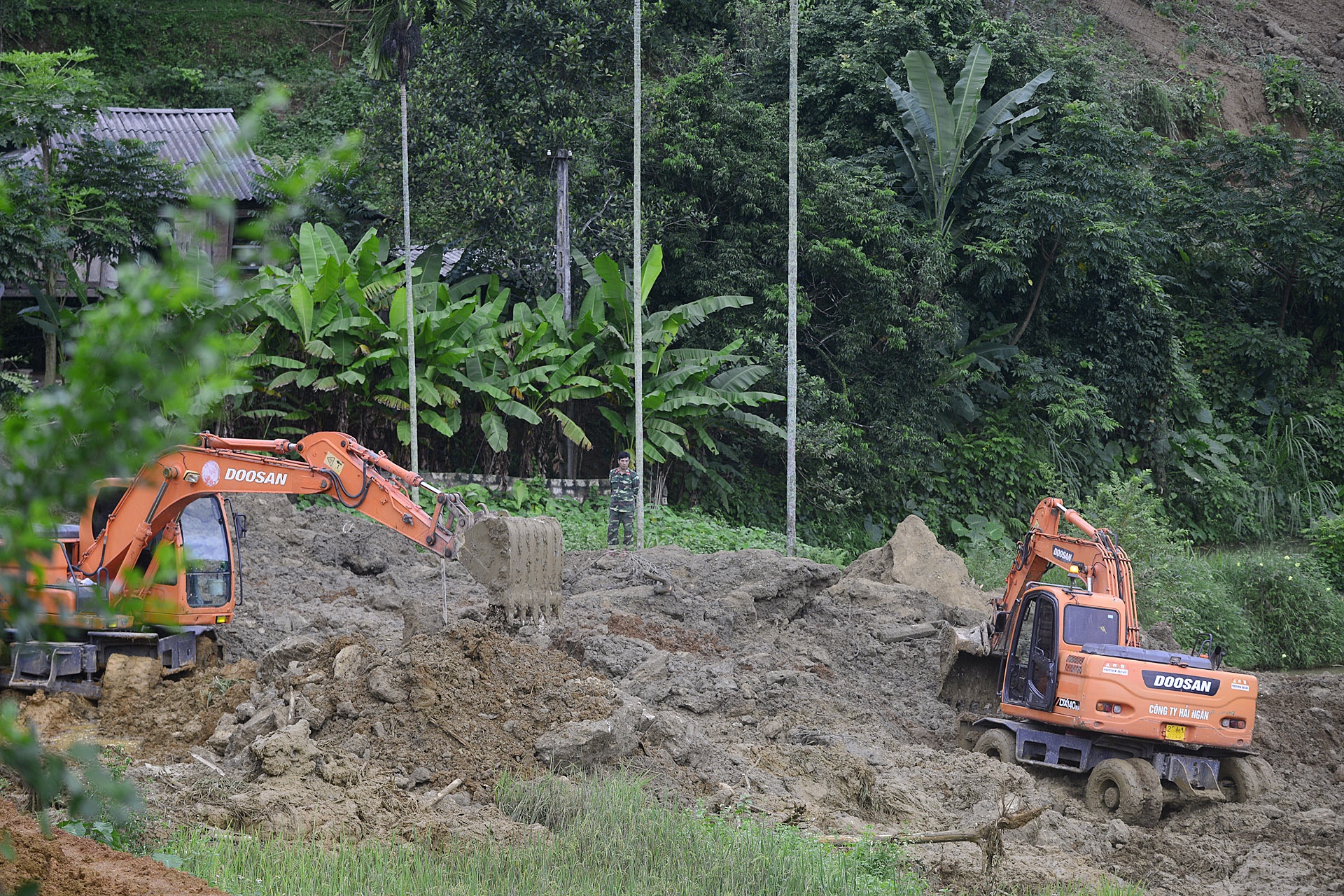 dat da chon vui 18 nguoi tai Hoa Binh anh 10