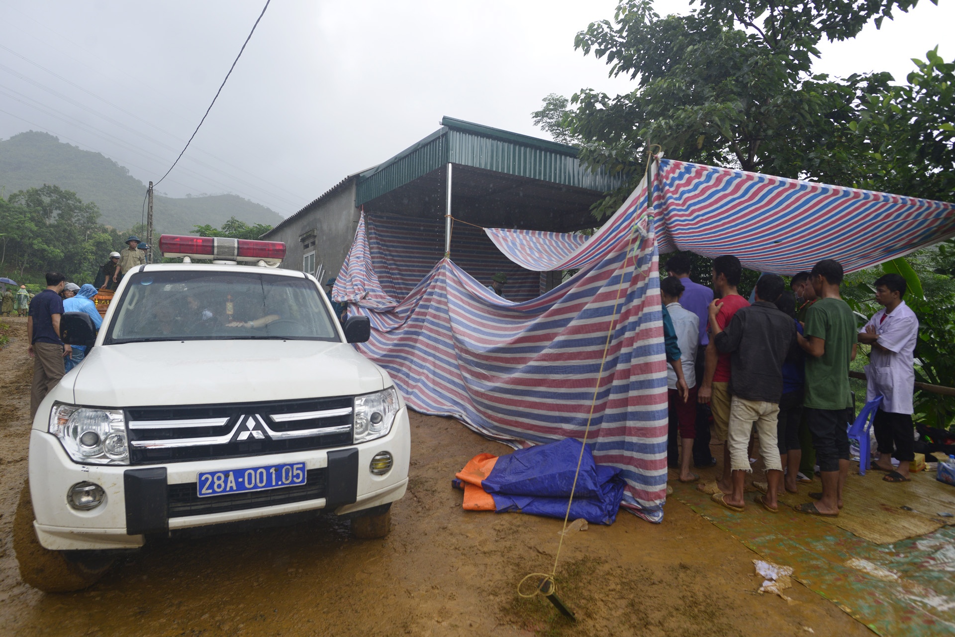 dat da chon vui 18 nguoi tai Hoa Binh anh 12