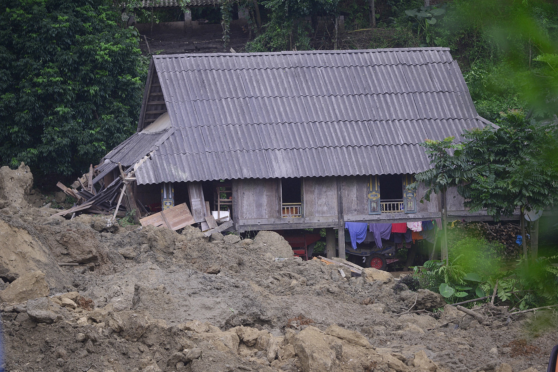 dat da chon vui 18 nguoi tai Hoa Binh anh 5