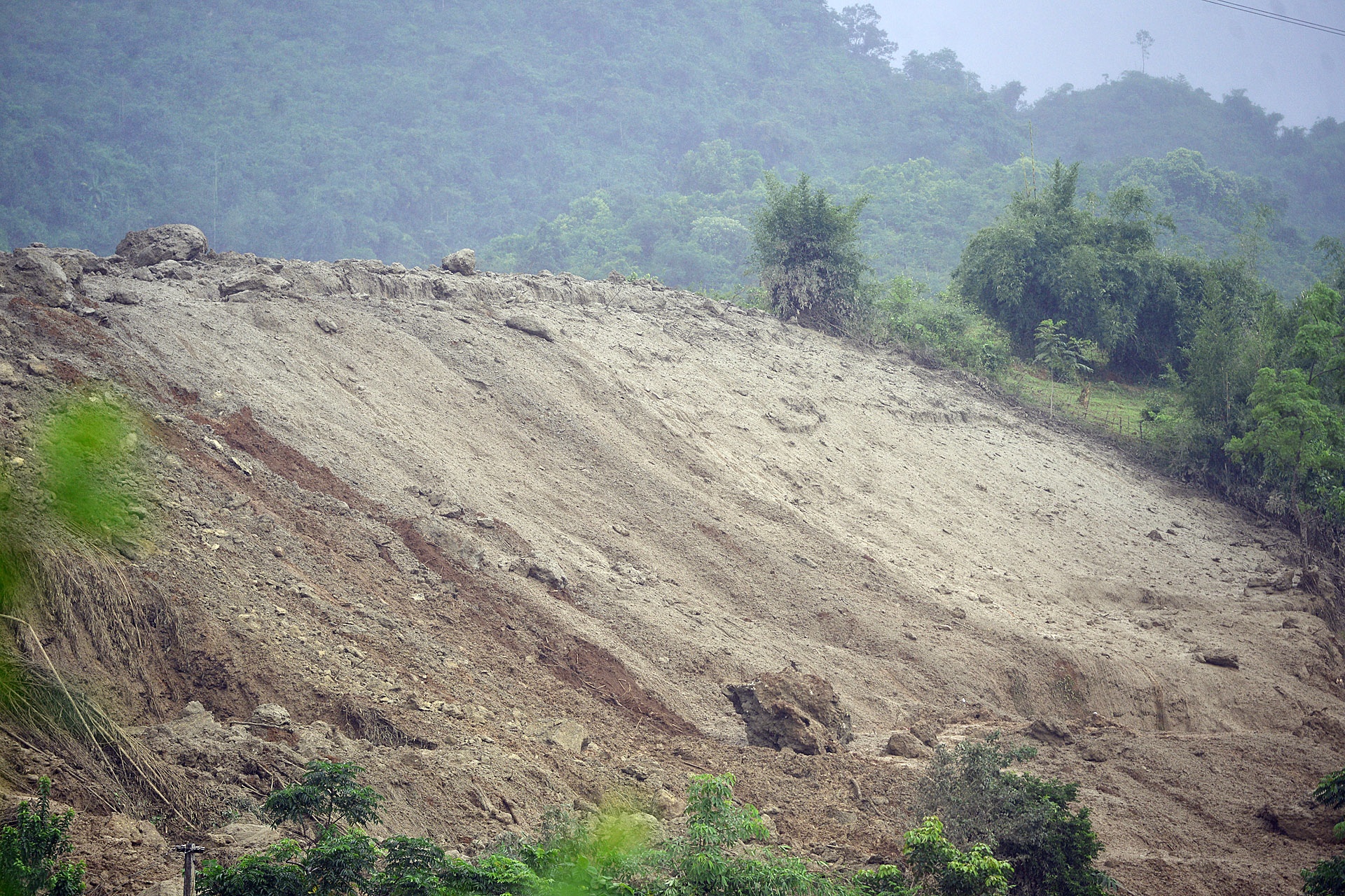 dat da chon vui 18 nguoi tai Hoa Binh anh 6