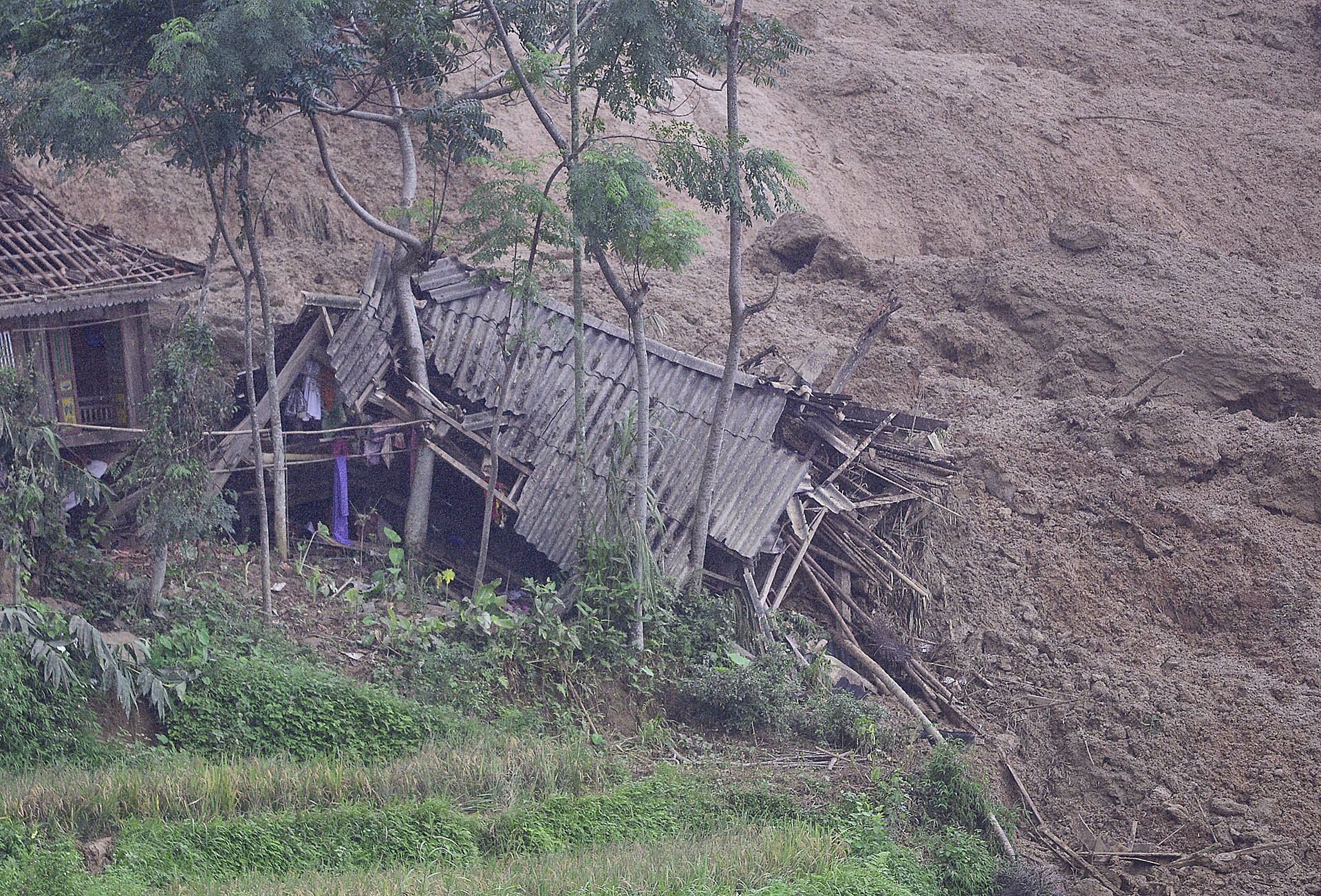 dat da chon vui 18 nguoi tai Hoa Binh anh 7