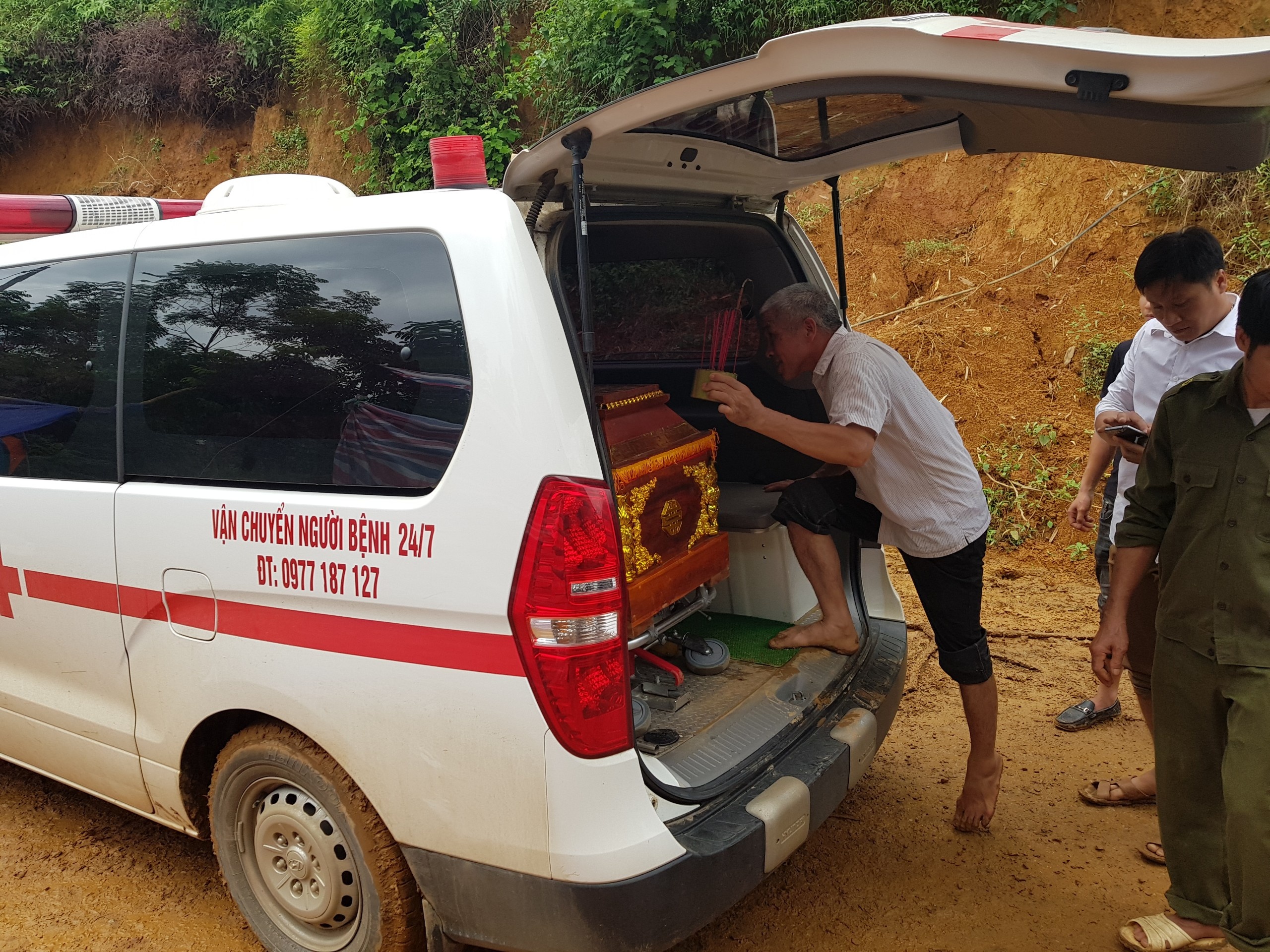 dat da chon vui 18 nguoi tai Hoa Binh anh 14