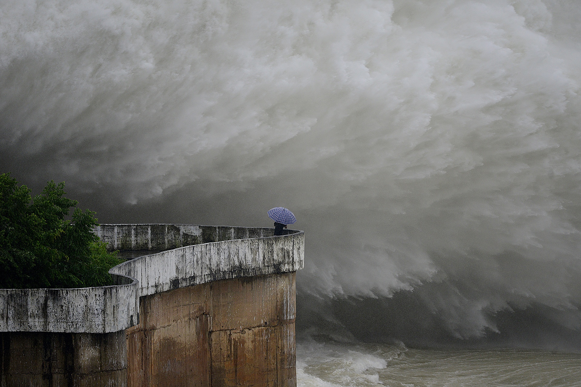 Luc luong cuu ho tai vu sat lo o Hoa Binh anh 42
