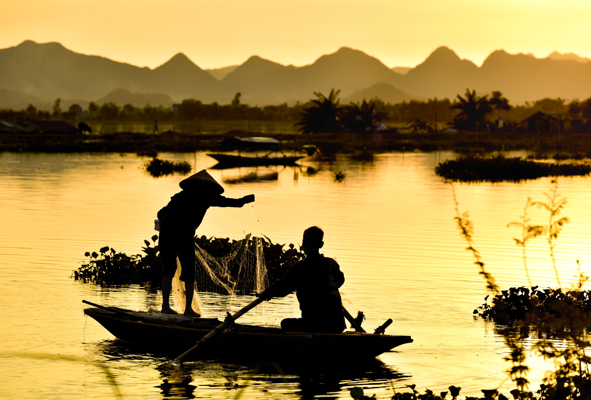 Lực lượng cứu hộ tại vụ sạt lở ở Hòa Bình ảnh 35 Luc luong cuu ho tai vu sat lo o Hoa Binh anh 35