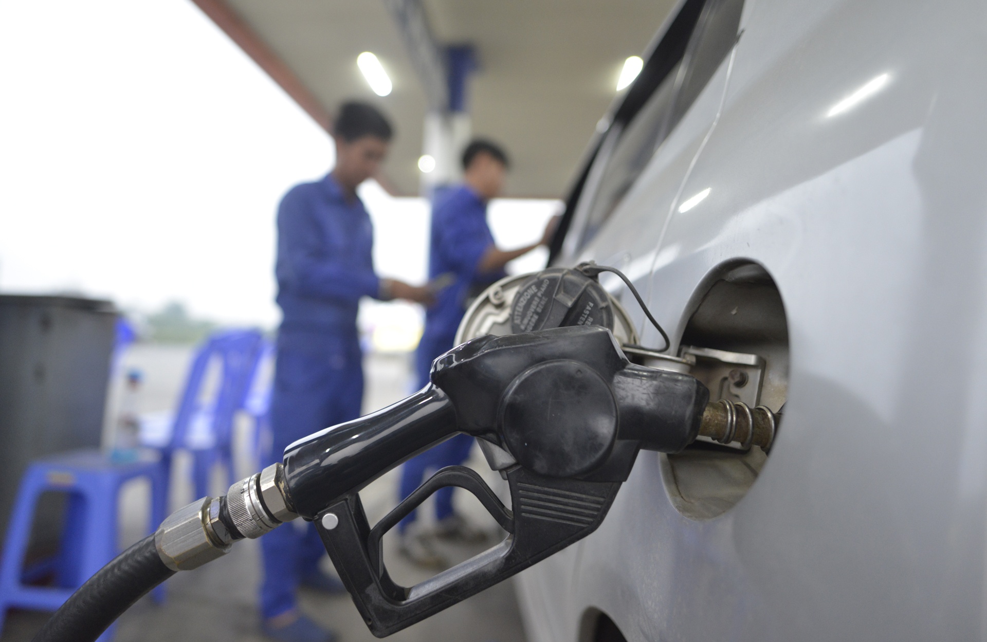 Cay xang rua xe,  tang nuoc va lau kinh mien phi anh 11