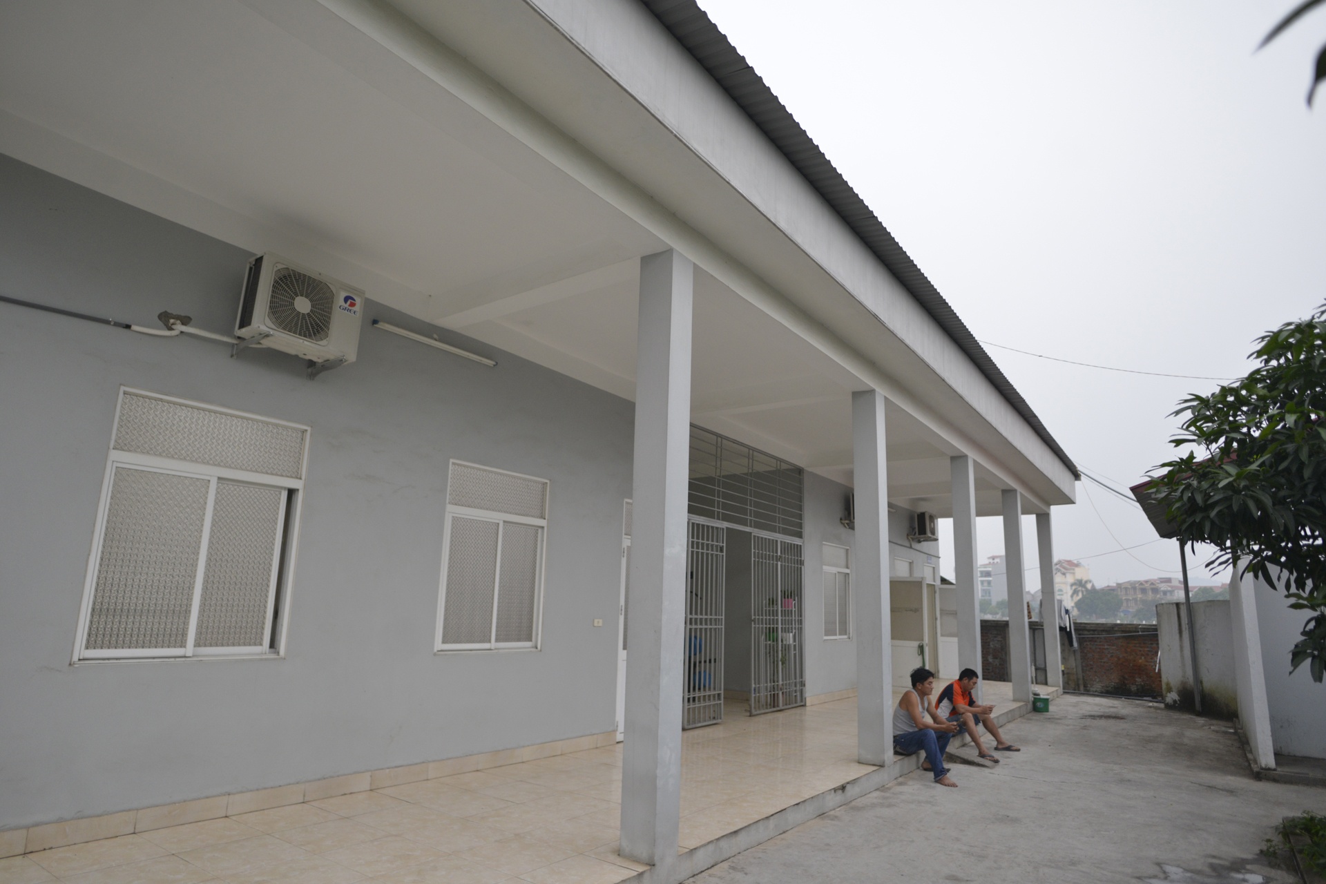 Cay xang rua xe,  tang nuoc va lau kinh mien phi anh 12