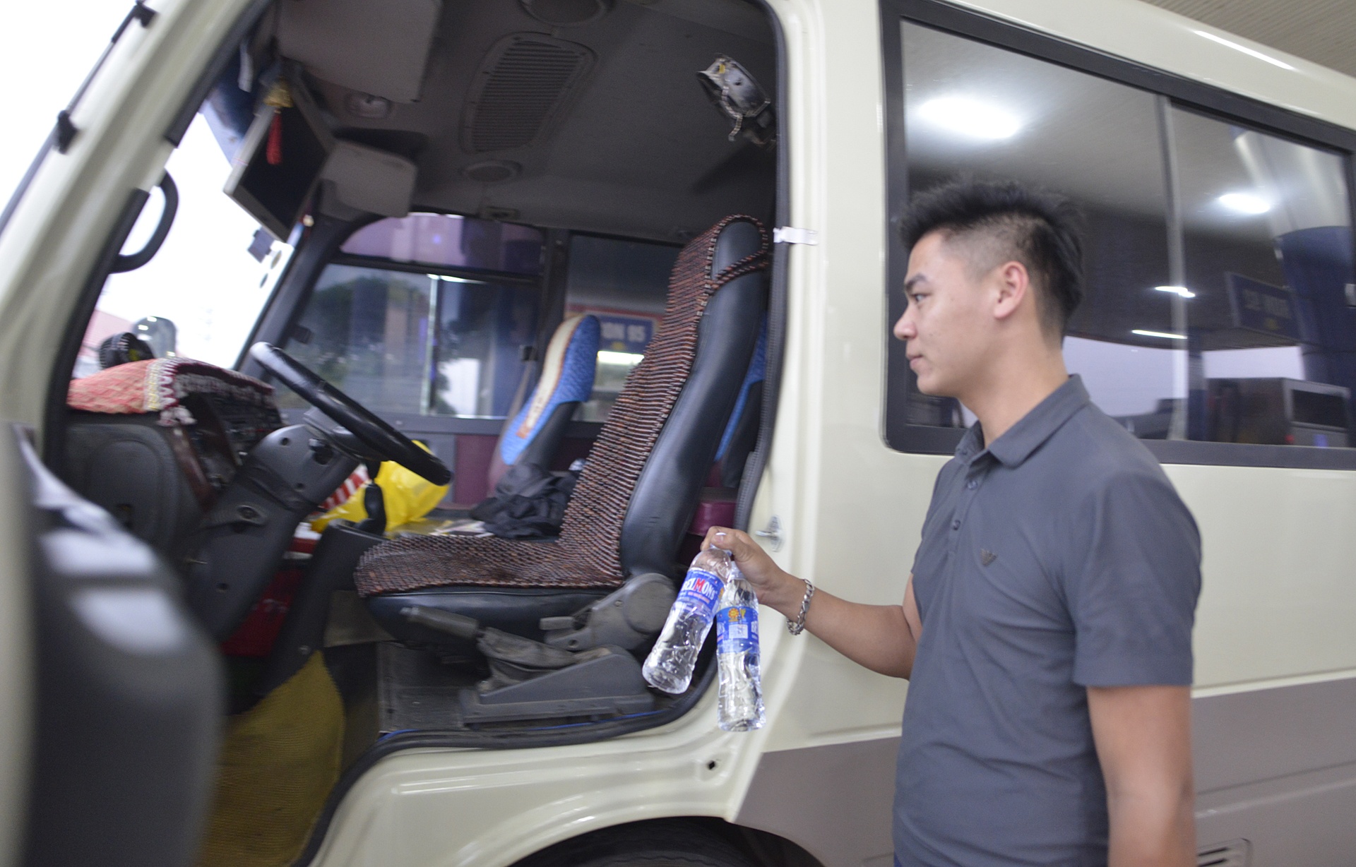 Cay xang rua xe,  tang nuoc va lau kinh mien phi anh 8