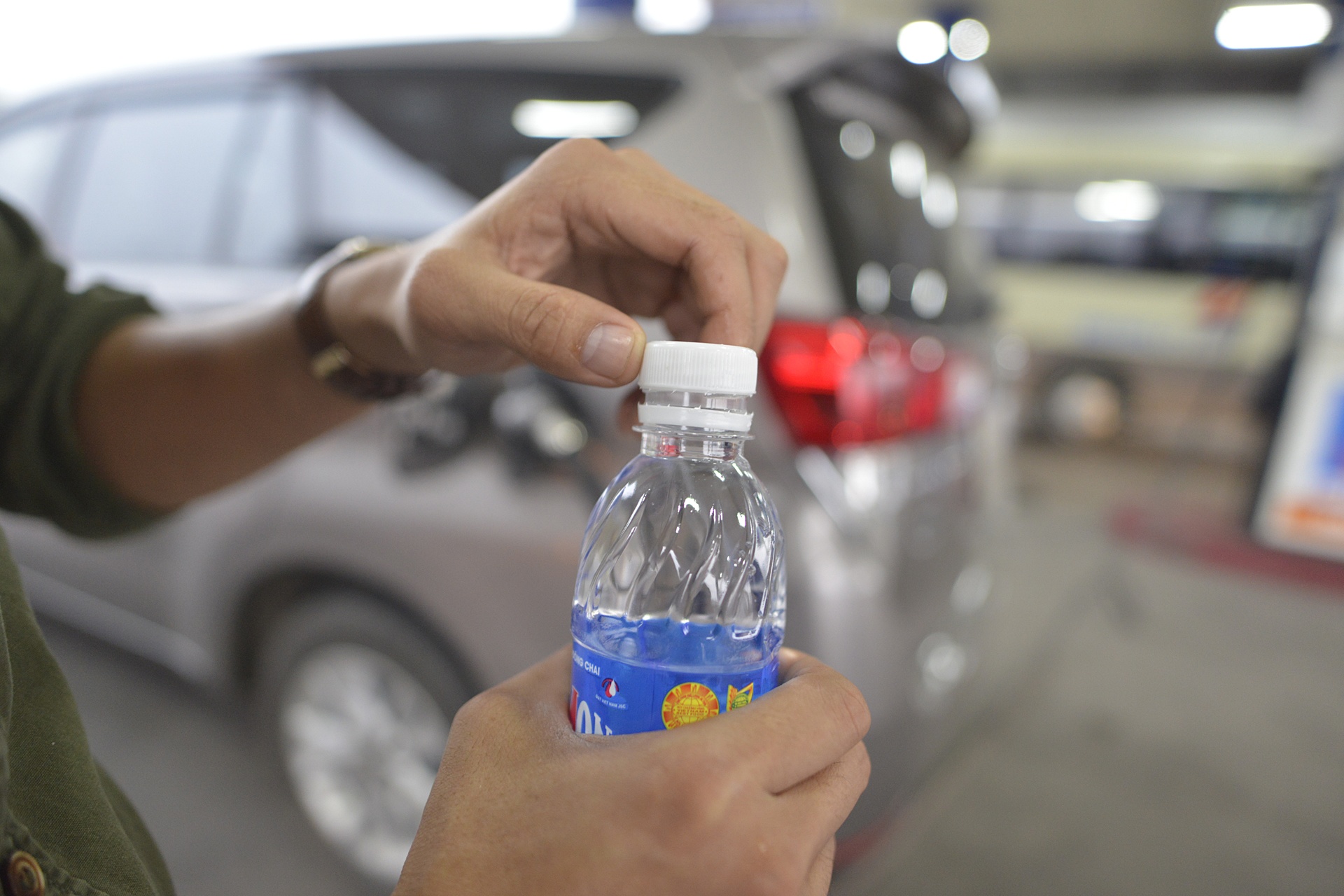 Cay xang rua xe,  tang nuoc va lau kinh mien phi anh 9