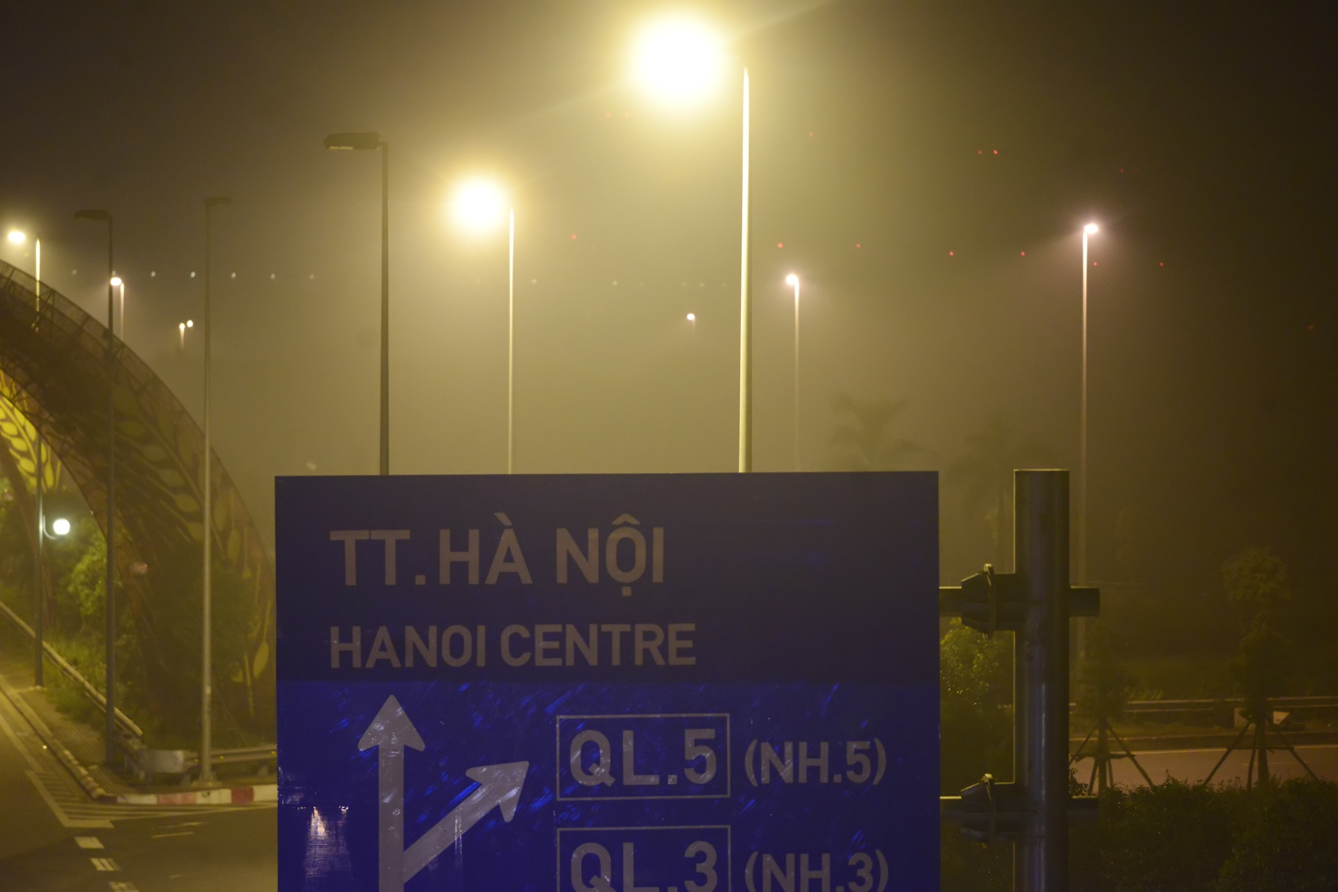 Khoi mu bao phu Ha Noi anh 4