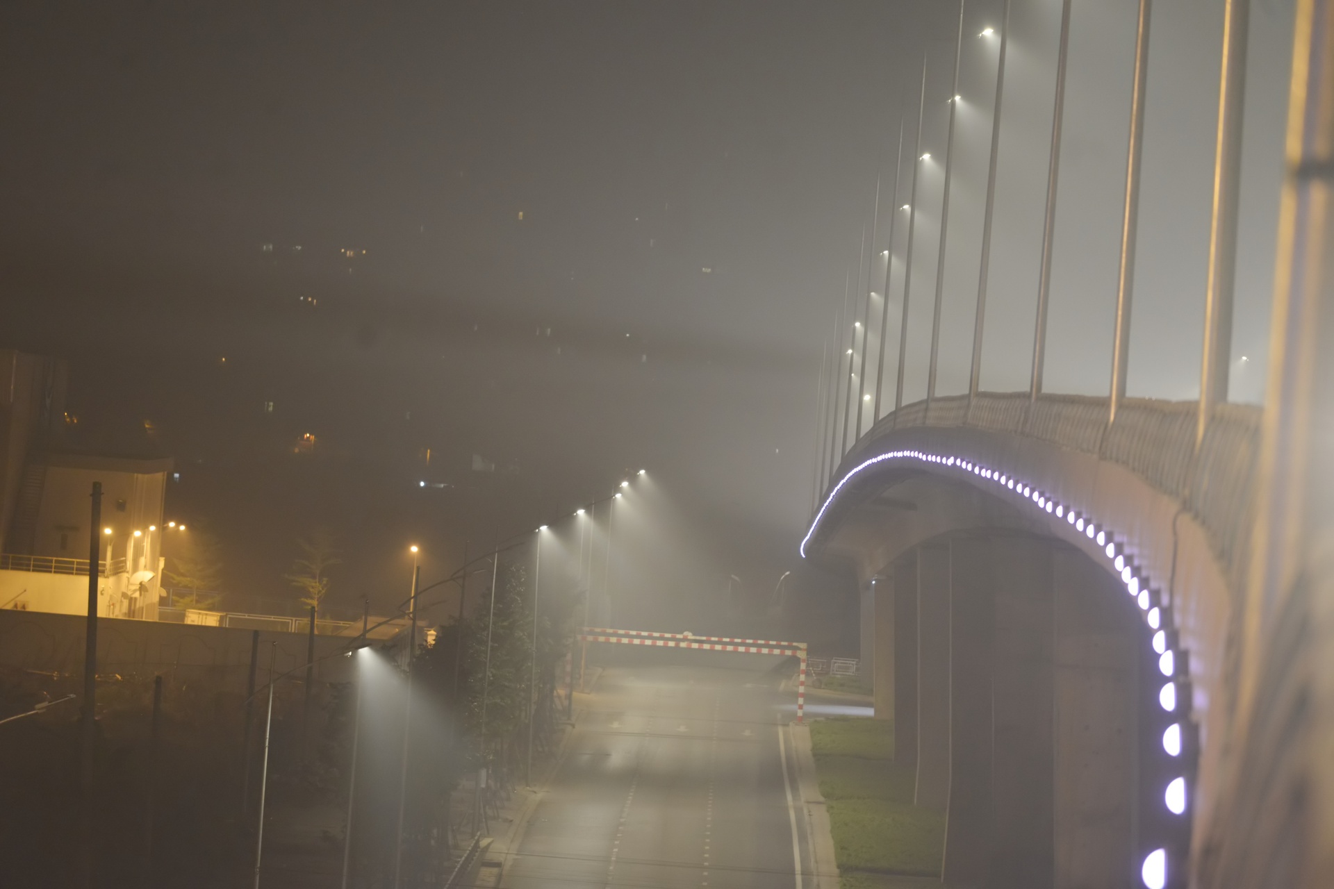 Khoi mu bao phu Ha Noi anh 6