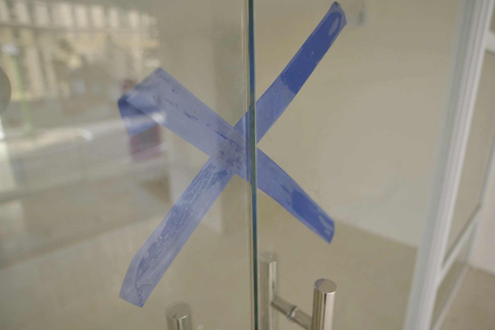 nhung chung cu tai dinh cu bo hoang va it nguoi o anh 10