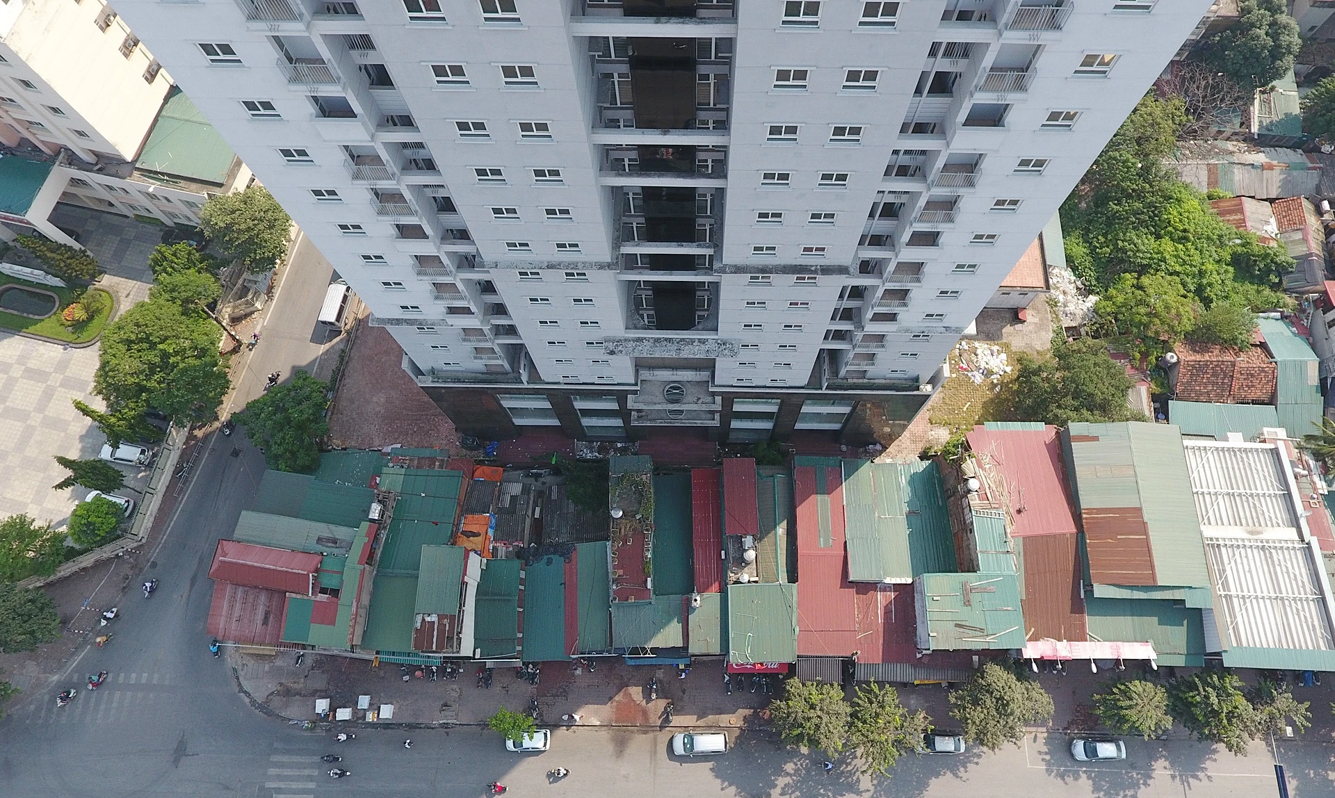 nhung chung cu tai dinh cu bo hoang va it nguoi o anh 4