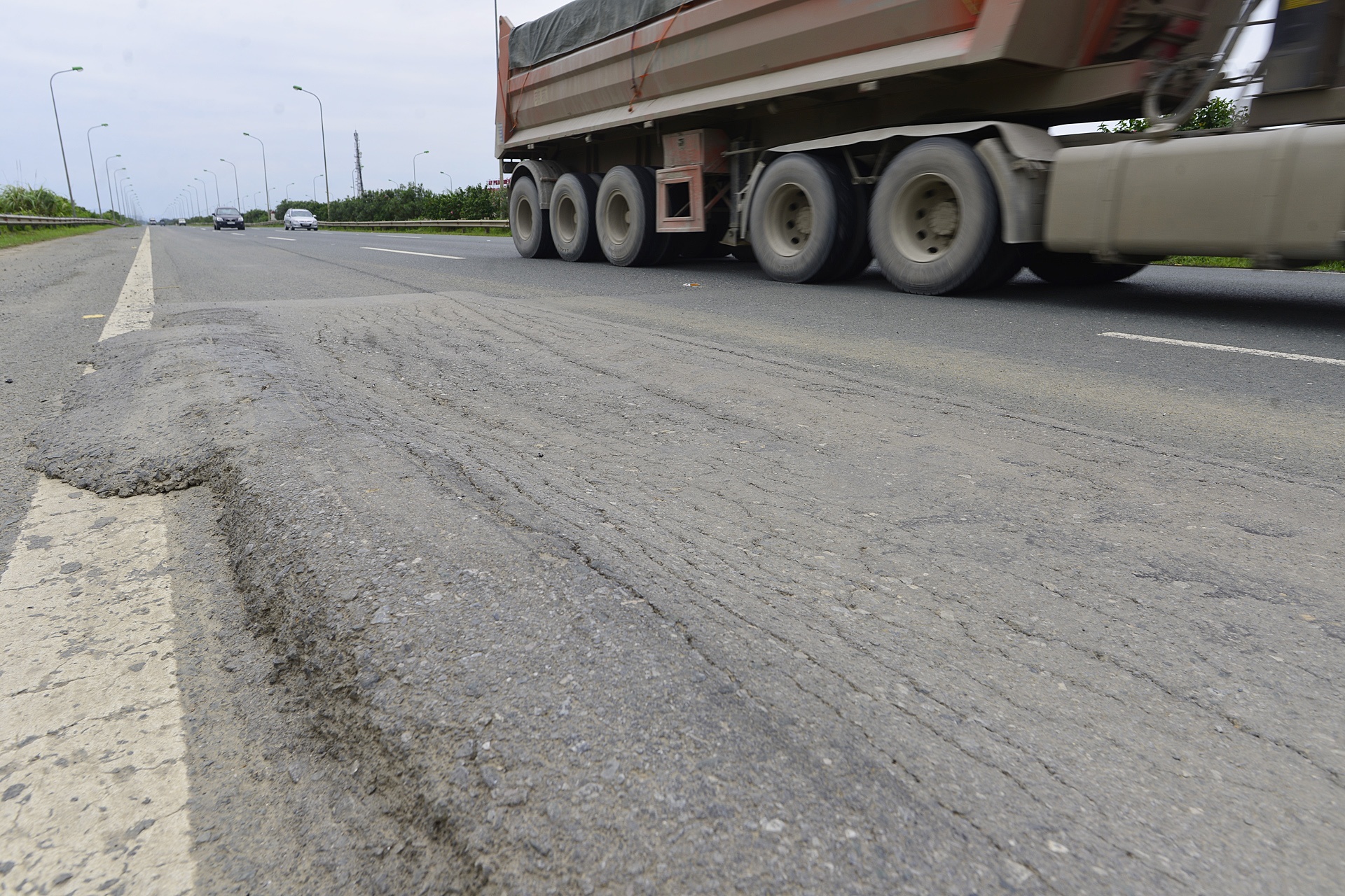 nhieu tuyen duong vanh dai bi xuong cap anh 2