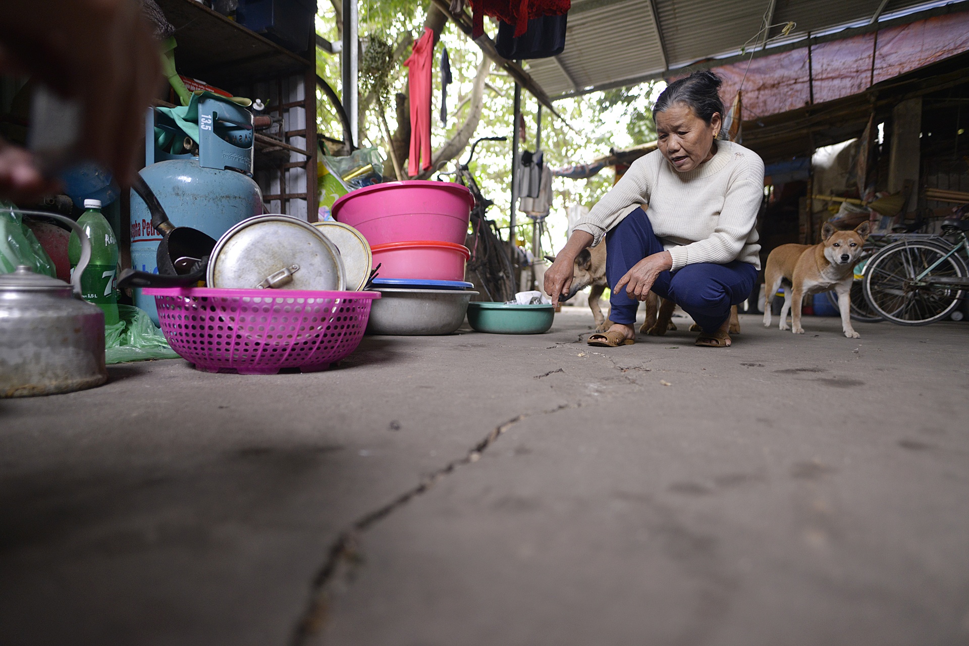 mo cau Duong bi but,  nha dan phai di doi anh 7