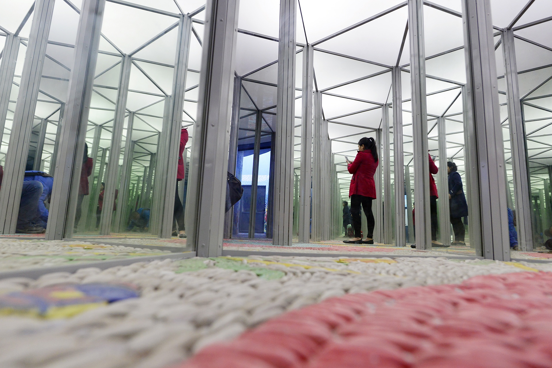 Dien mao moi cua nha guong trong cong vien Thong Nhat hinh anh