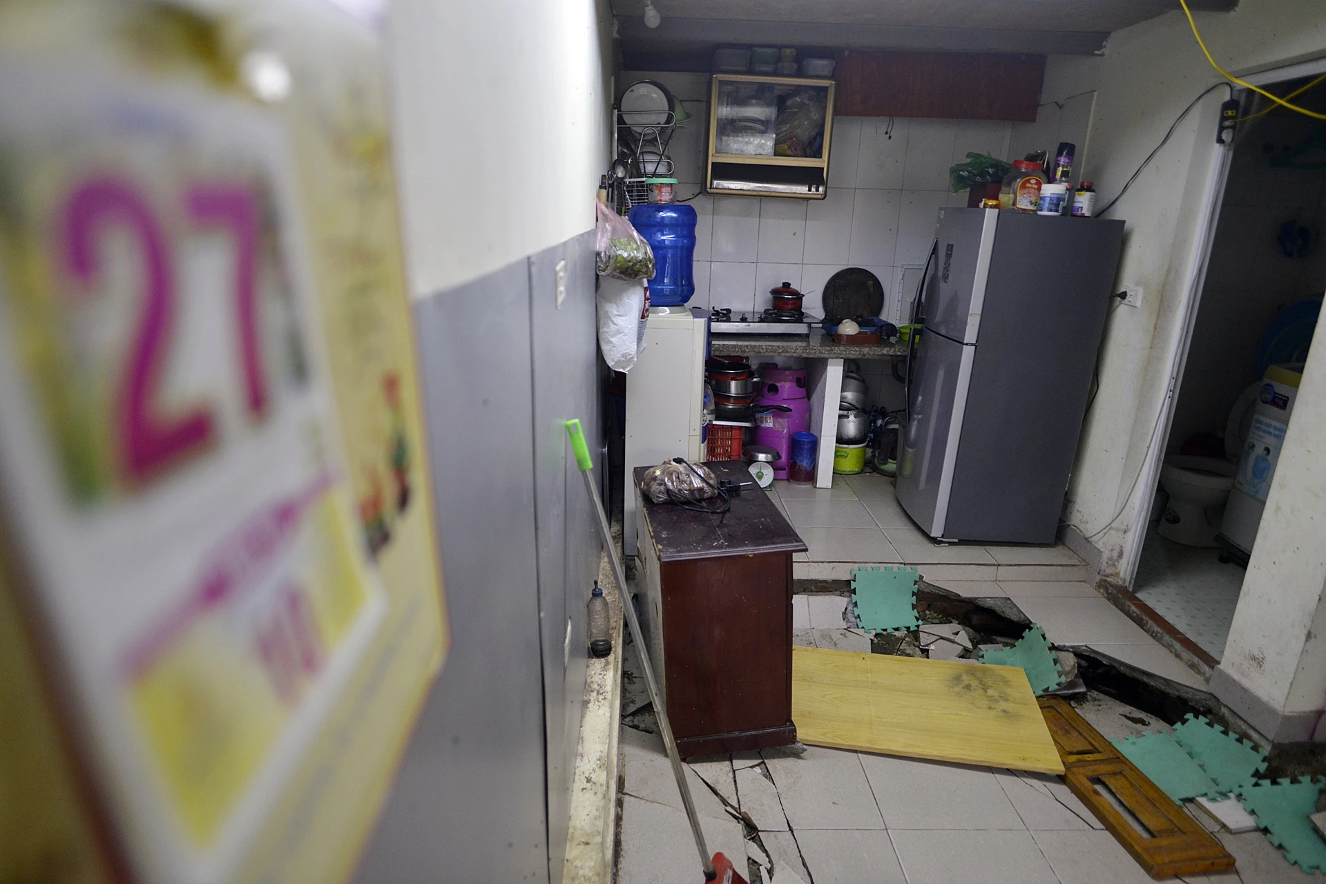 nha bi no,  sut lun trong dem anh 3