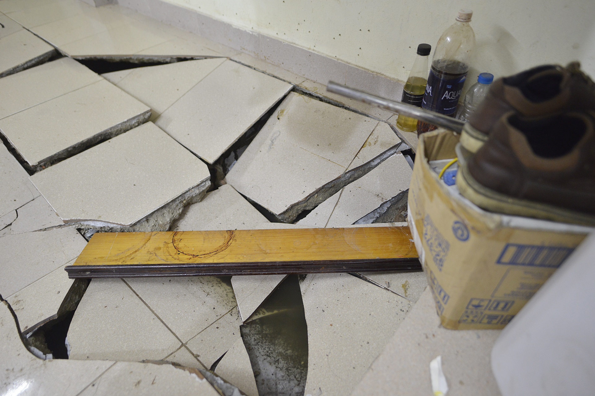 nha bi no,  sut lun trong dem anh 4